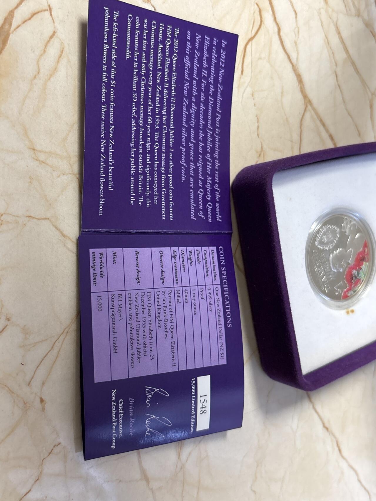 第190期拍卖 新西兰2012年伊丽莎白二世登基60周年彩色1盎司纪念银币，999银