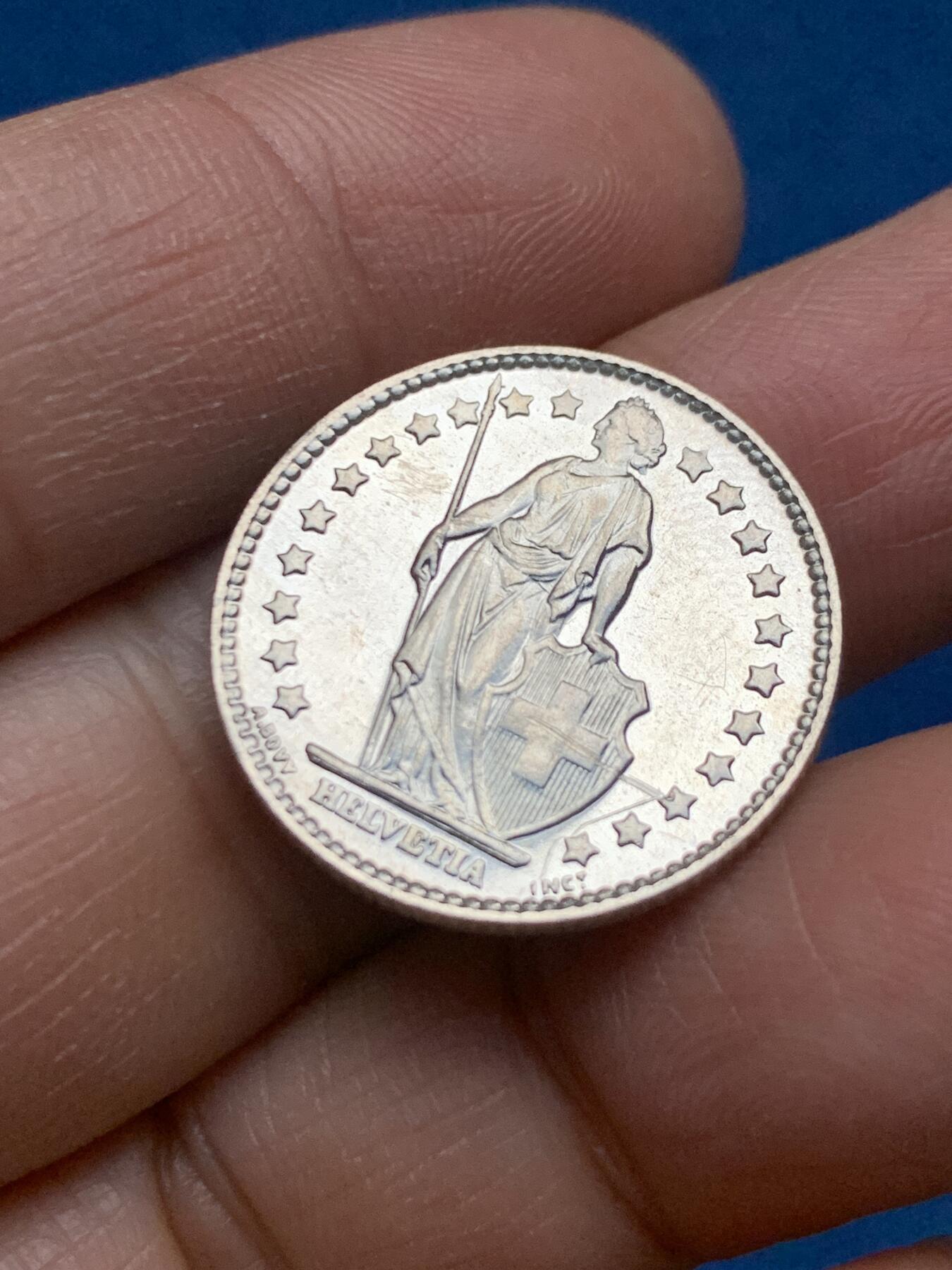 《竞宝斋》第463-465场 周日，周一，周二，3场连拍 （全场包邮）欢迎送拍 1963年瑞士 1法郎银币 有类似精制币的镜面效果 细节见图