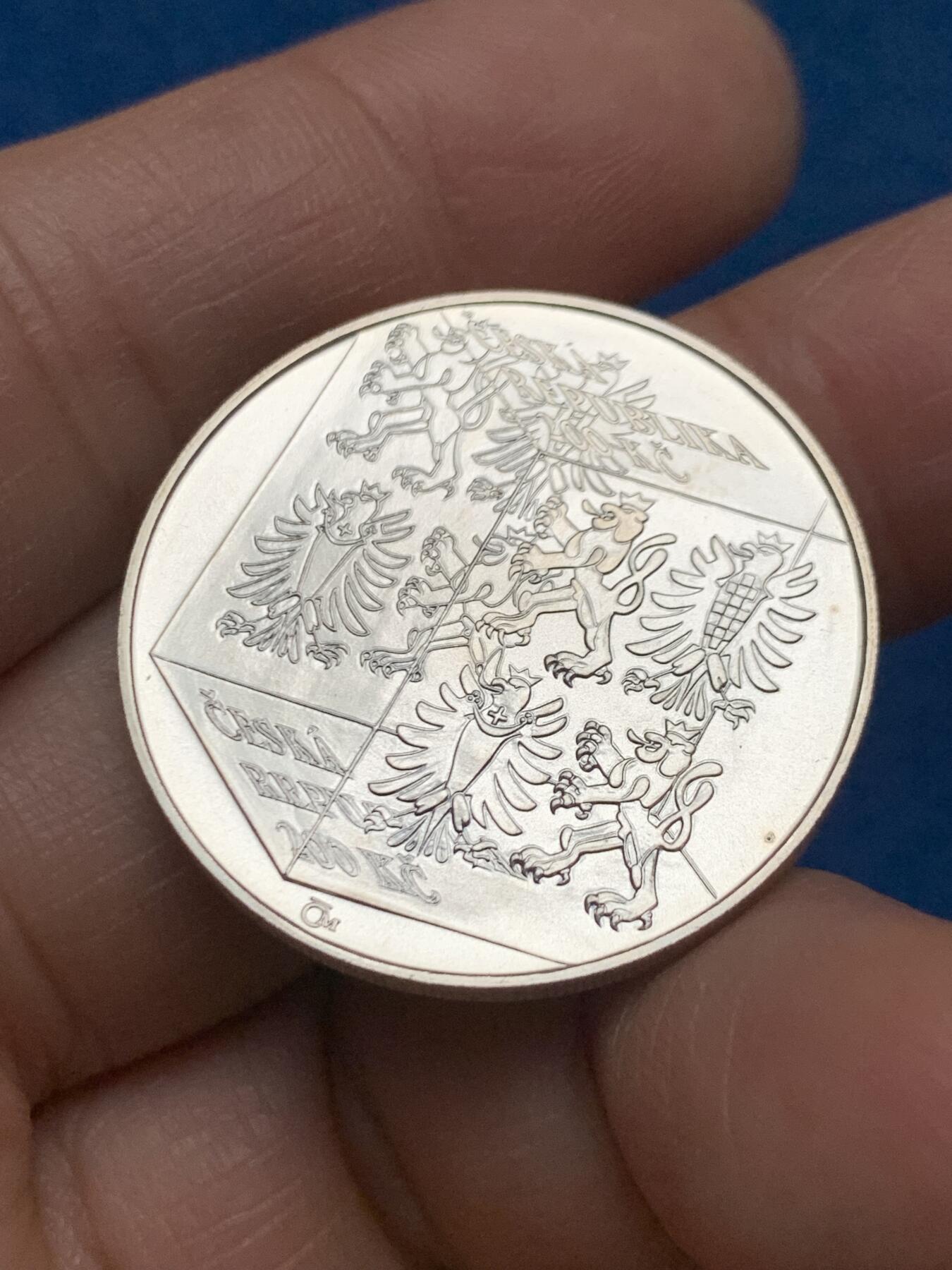 《竞宝斋》第463-465场 周日，周一，周二，3场连拍 （全场包邮）欢迎送拍 捷克2006年卡梅尼茨基谢诺夫玻璃制光学校成立150周年200克朗纪念银币 900银 13.05克 30.9mm