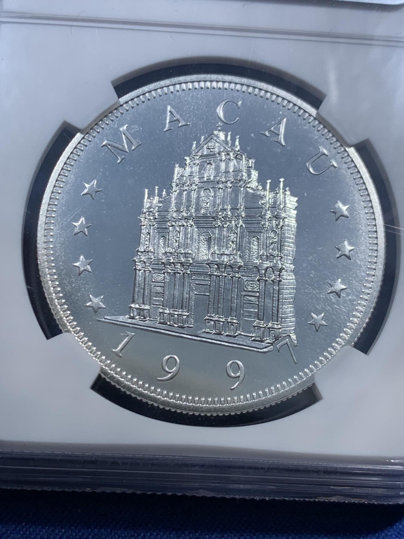 《竞宝斋》第463-465场 周日，周一，周二，3场连拍 （全场包邮）欢迎送拍 NGC MS69 中国澳门1997年生肖牛100元银币，普制发行1000枚，比精制少。原汁原味，币面清爽干净又漂亮，打制精美，类PL底板，状态一流。