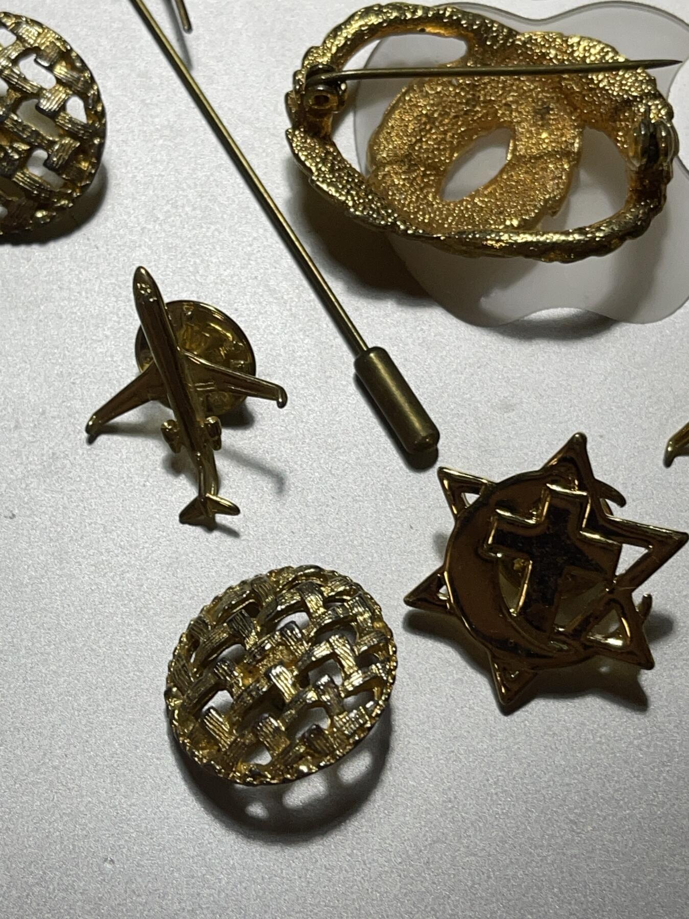 法国金色伞降飞机扣子亚伯拉罕三教犹太天主基督穆斯林和谐徽章胸针一套出（可交换朝鲜苏联章）