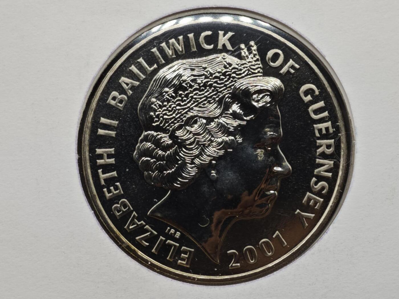 【淘币小摊】限时拍第八百六十二拍  克朗币邮币封场  满百包邮可预留两周  周一统一发货  根西2001年女王75周岁5镑纪念币邮币封