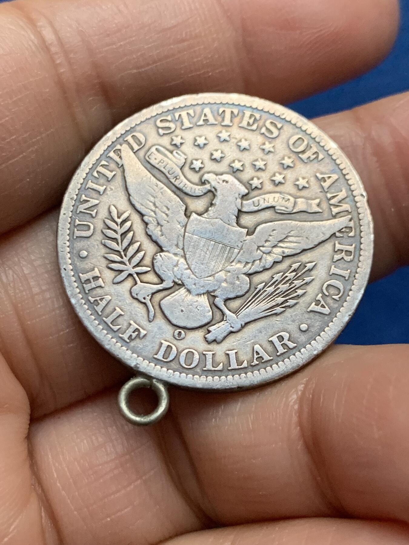 《竞宝斋》第463-465场 周日，周一，周二，3场连拍 （全场包邮）欢迎送拍 美国1902年理发师半美元银币 900银 焊接了吊环 12.15克