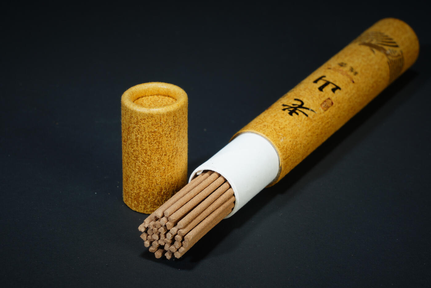 上海都达杂项专场二十（全场包邮） 天然栀子、奇楠、艾草、崖柏、加里、芽庄、乌沉等十二味线香礼盒装 1套