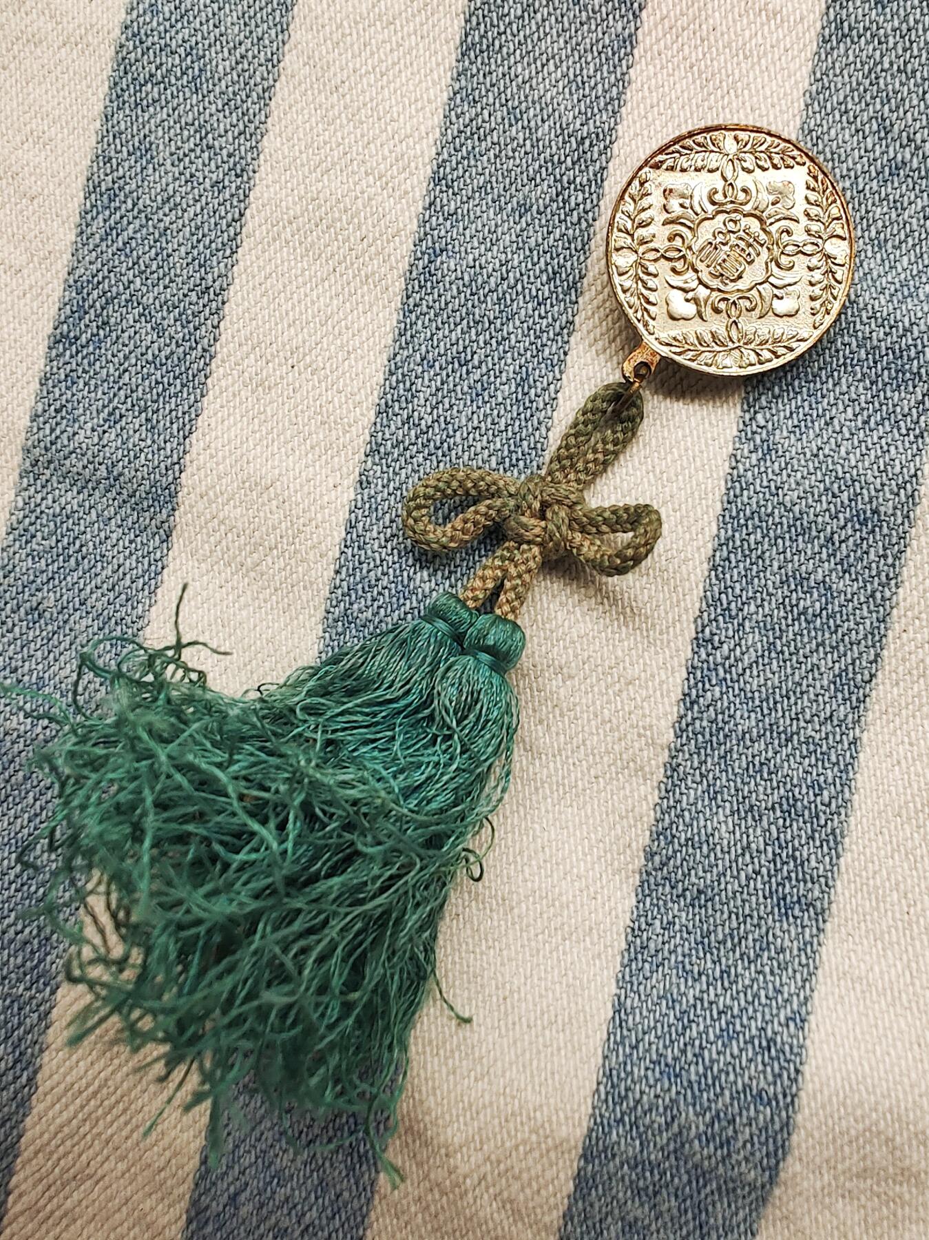 明治铜镜文针造型神苑会员银质证章 纪念章 徽章