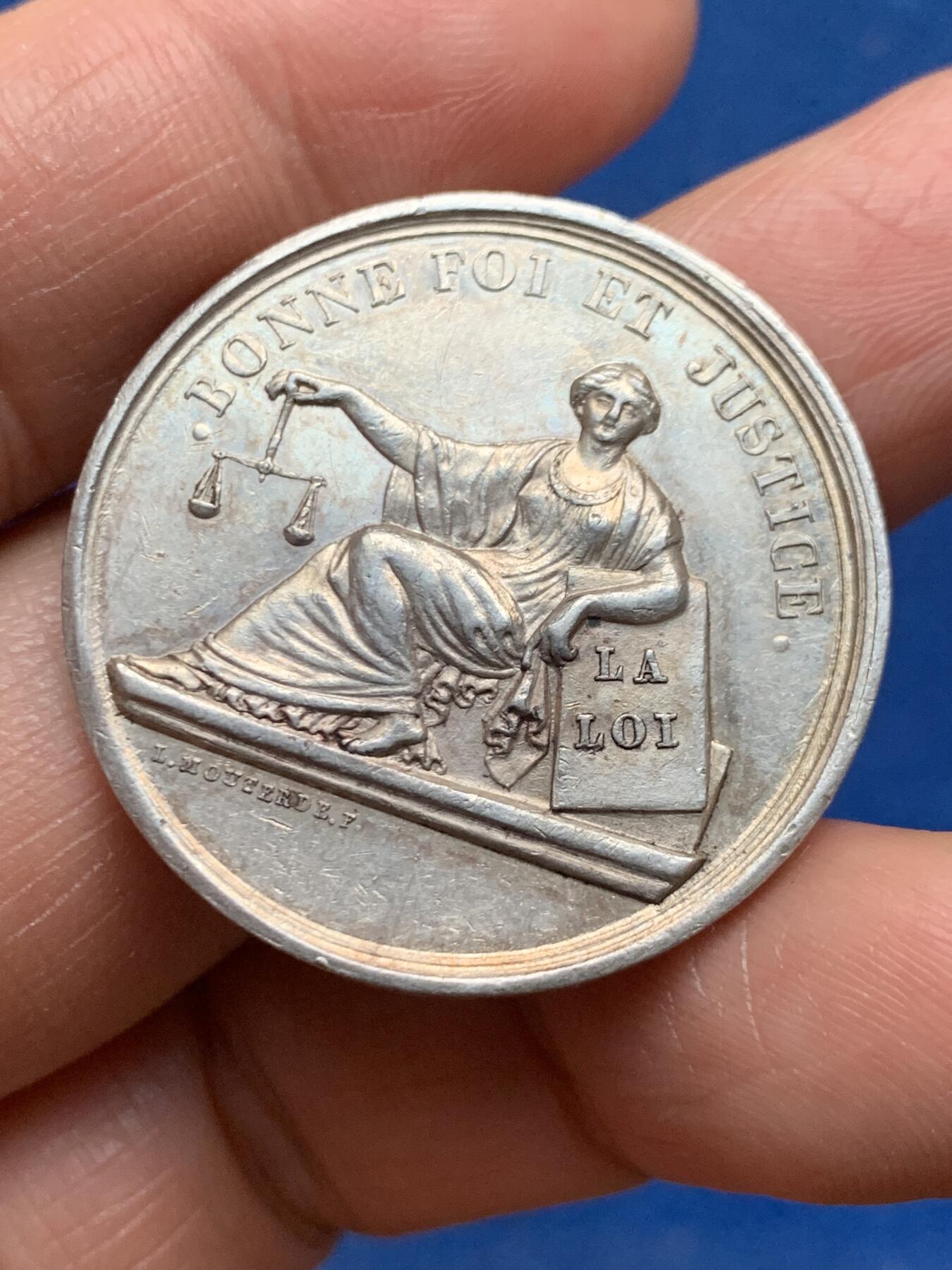 《竞宝斋》第463-465场 周日，周一，周二，3场连拍 （全场包邮）欢迎送拍 法国1835年里昂公证处纪念银章，公正女神，油灯边铭，32.8mm，12.05克