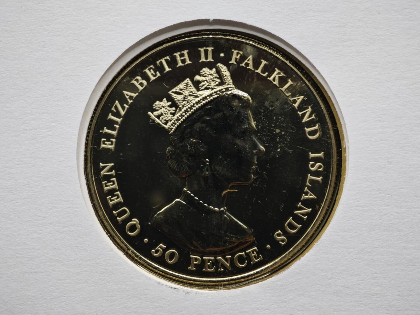 【淘币小摊】限时拍第八百六十二拍  克朗币邮币封场  满百包邮可预留两周  周一统一发货  福克兰群岛2001年女王75周岁50便士纪念币邮币封