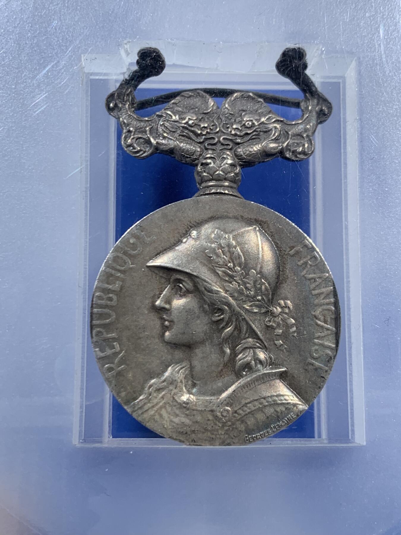 《竞宝斋》第463-465场 周日，周一，周二，3场连拍 （全场包邮）欢迎送拍 PCGS SP61 法国1901年义和团运动银质纪念章 加大加厚盒 季军分