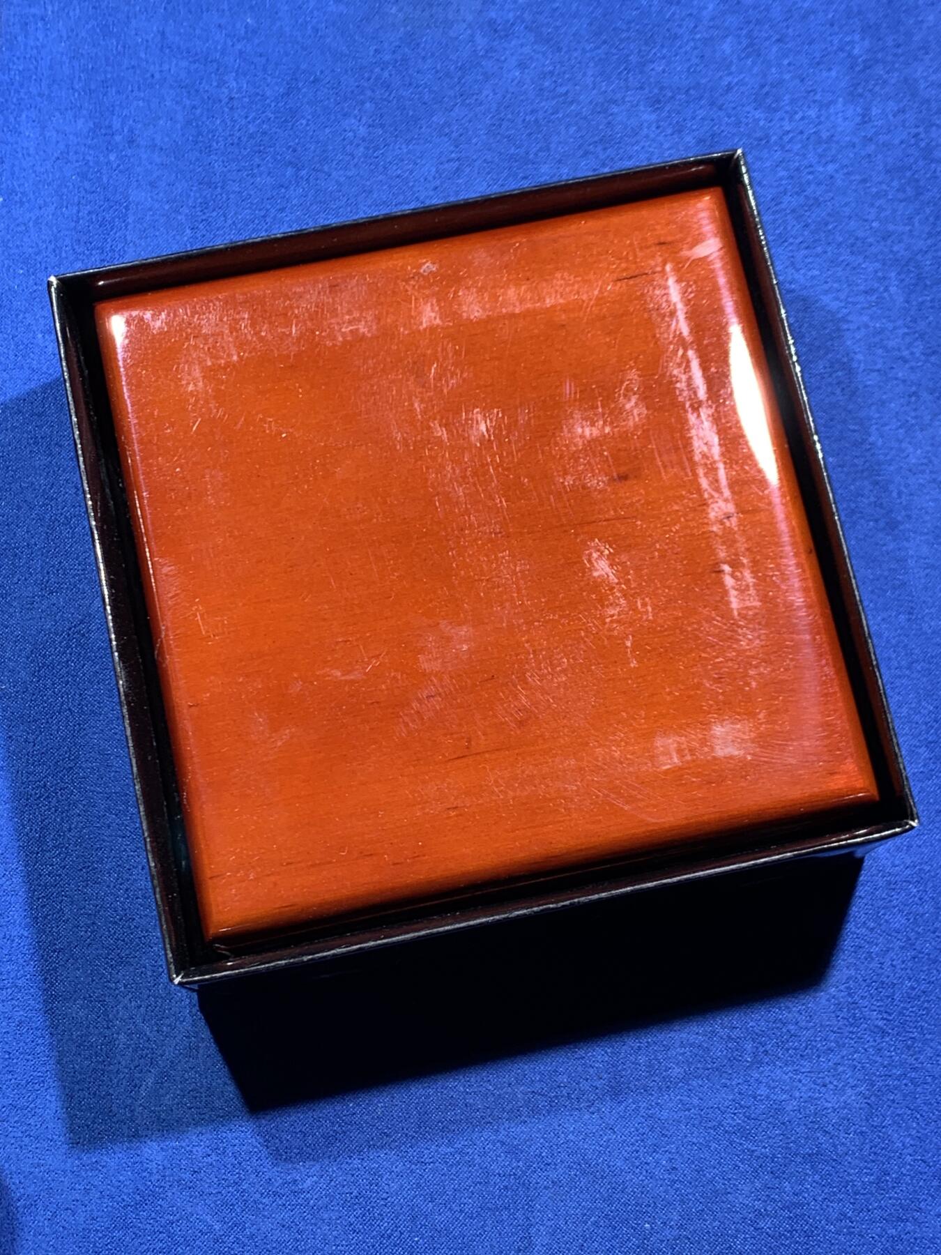 《竞宝斋》第463-465场 周日，周一，周二，3场连拍 （全场包邮）欢迎送拍 纽埃2011年5元 部分镀24K金精制菱形银币 1936年英国的三王-乔治五世/爱德华八世/乔治六世 50克999银 发行量：2千5百 盒证全