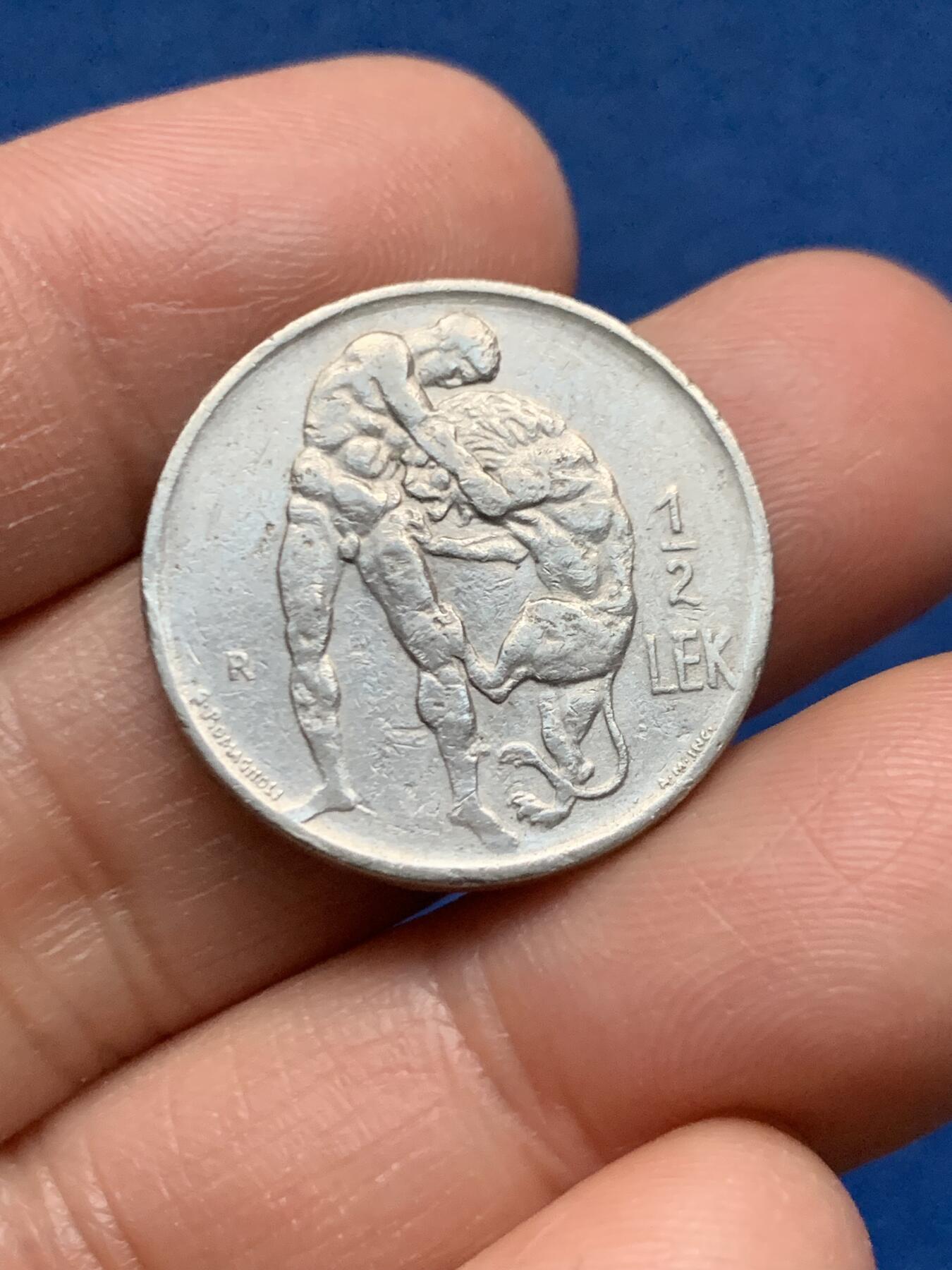 《竞宝斋》第463-465场 周日，周一，周二，3场连拍 （全场包邮）欢迎送拍 两枚一组 阿尔巴尼亚1/2列克+1列克，铸造量小且充分流通，经典图案，大力神搏狮和亚历山大大帝策马扬鞭