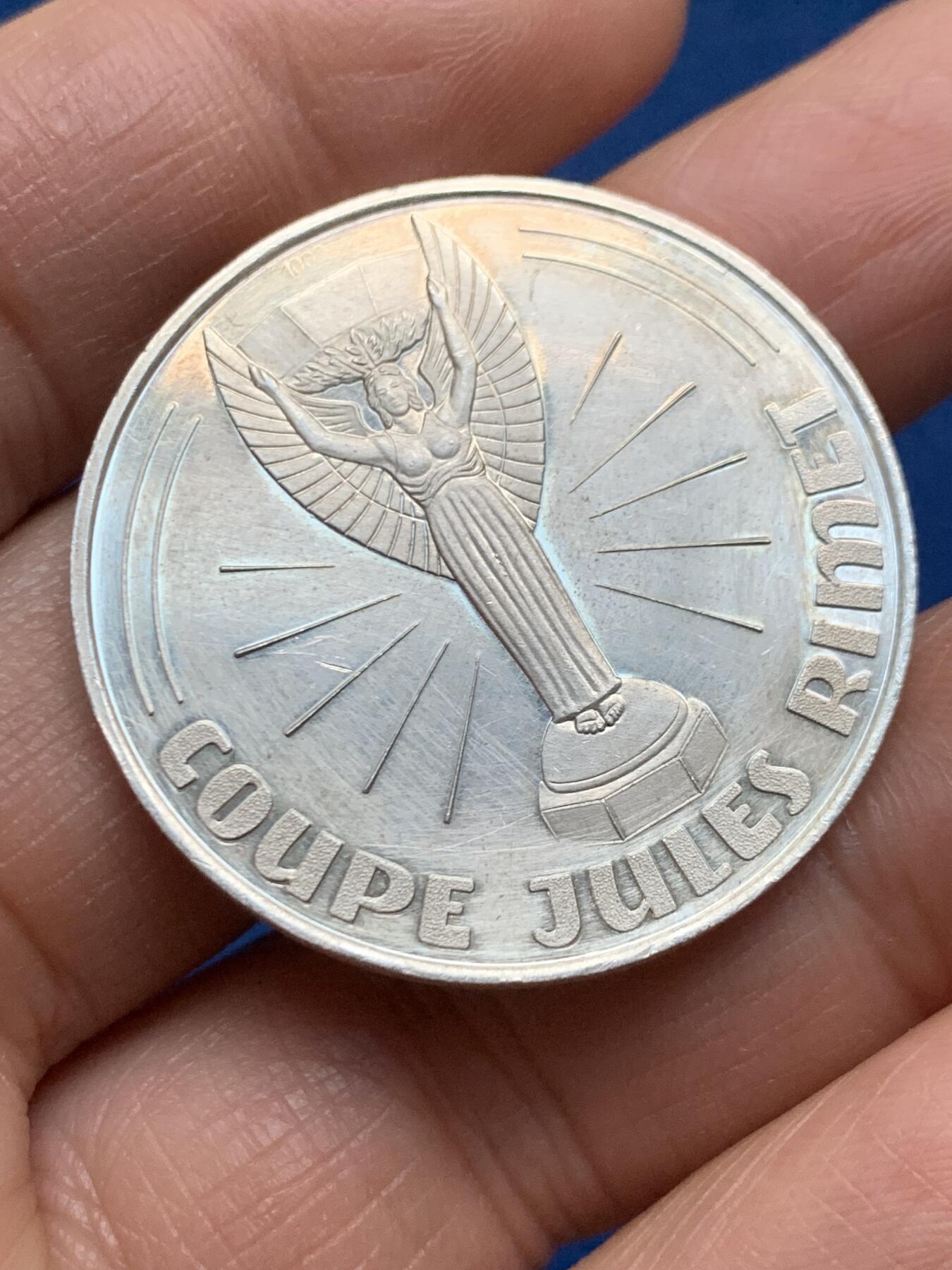 《竞宝斋》第463-465场 周日，周一，周二，3场连拍 （全场包邮）欢迎送拍 德国FIFA世界杯雷米特杯银章 重14.87g 纯银 有银标