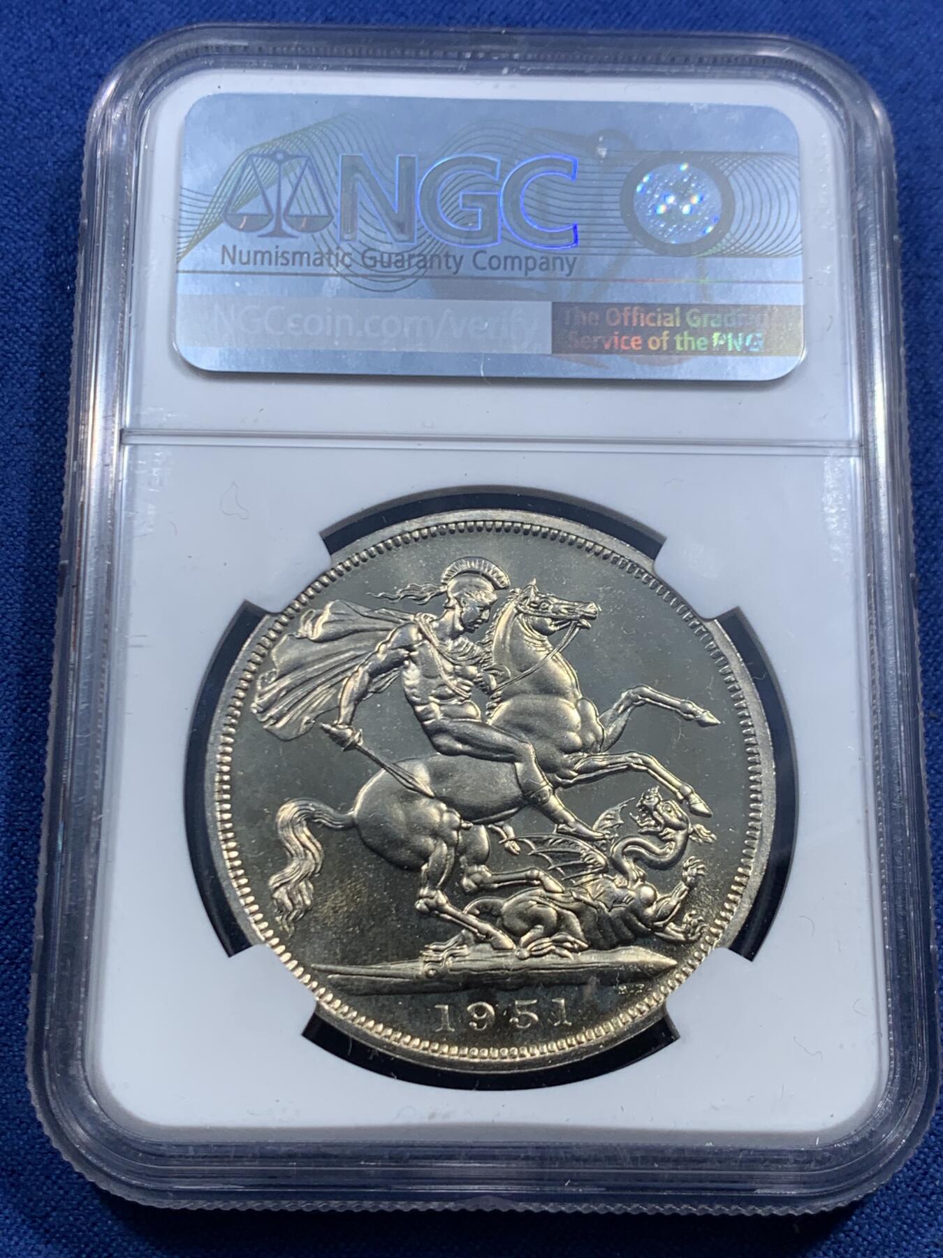 《竞宝斋》第463-465场 周日，周一，周二，3场连拍 （全场包邮）欢迎送拍 NGC PL64 英国1951年 乔治六世镍马剑克朗 不列颠节主题，乔治六世本人渴望拥有的圣乔治屠龙设计主币，也是最后一版以流通币出现的马剑克朗。银价飞涨，镍马剑的性价比又出来了，个大顶饱，实际状态优于寻常64分。