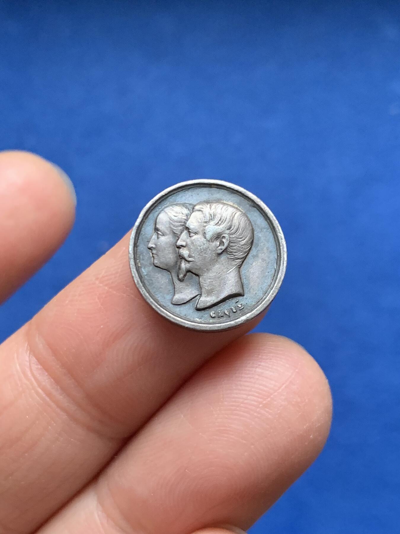 《竞宝斋》第463-465场 周日，周一，周二，3场连拍 （全场包邮）欢迎送拍 法国1856年拿破仑四世洗礼纪念银章，背面拿破仑三世夫妇头像，15.6mm，1.9克