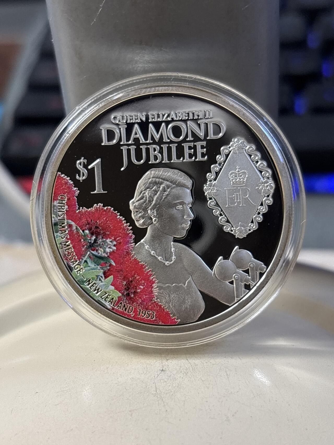 第190期拍卖 新西兰2012年伊丽莎白二世登基60周年彩色1盎司纪念银币，999银