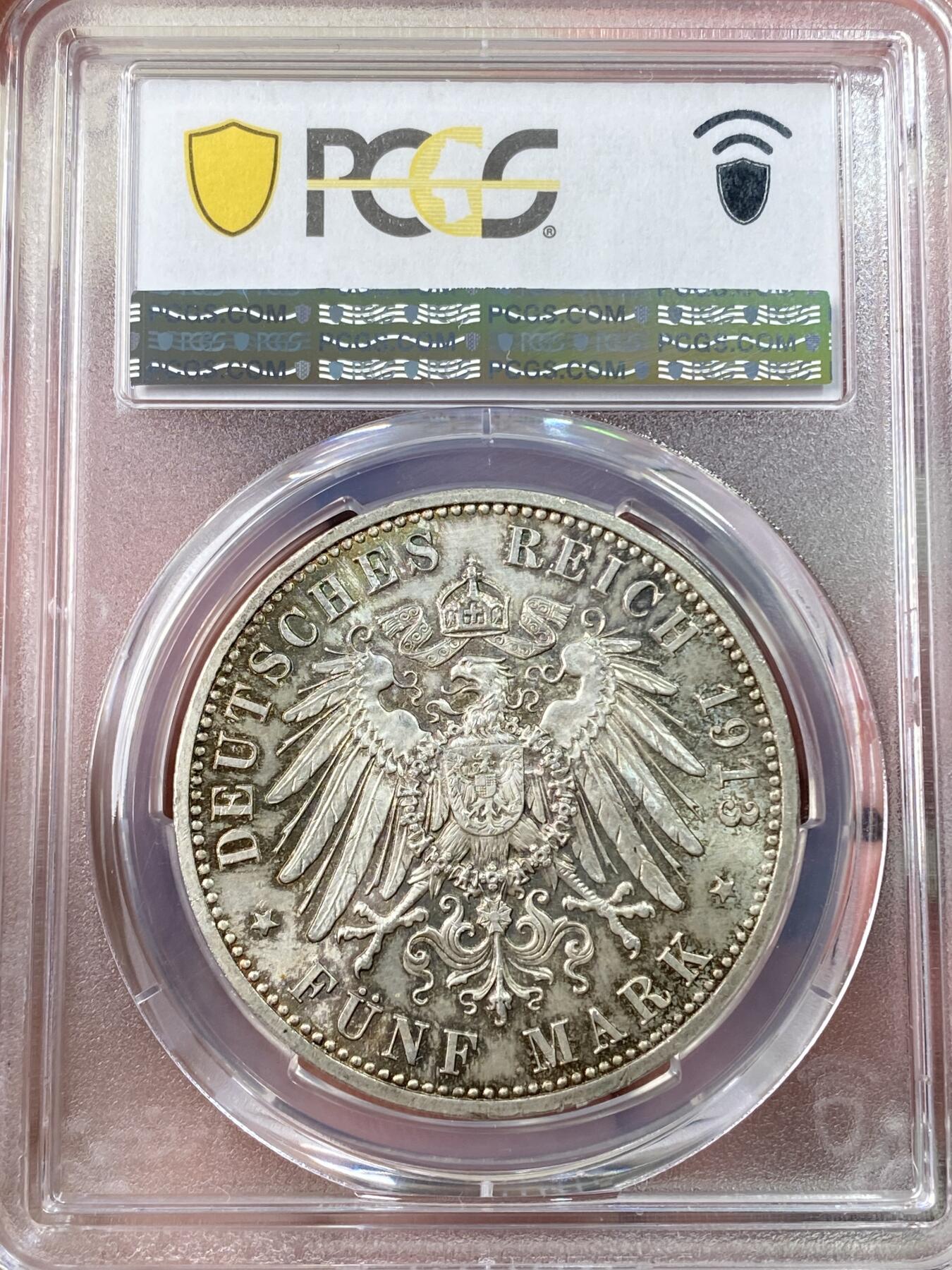 万国钱币拍卖第060期（万国六十期纪念大拍） PCGS MS64 1913德国普鲁士威廉二世军装长翅5马克 经典品种 柏林厂铸造 丝绸转光孔雀绿五彩环绕 收藏级品质