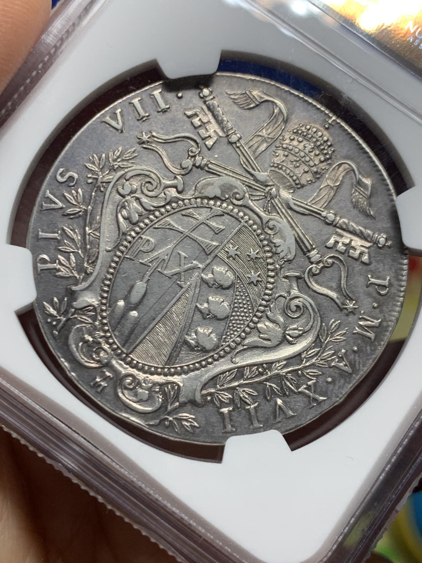 《竞宝斋》第463-465场 周日，周一，周二，3场连拍 （全场包邮）欢迎送拍 NGC XFD 意大利 教皇国 1816年 1斯库多 银币 精美云端圣母题材 细节不错 爱不释手的一枚 少见品种