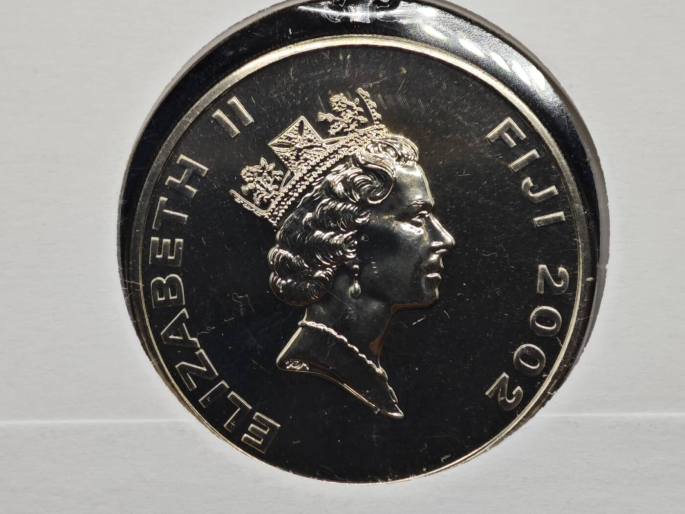 【淘币小摊】限时拍第八百六十二拍  克朗币邮币封场  满百包邮可预留两周  周一统一发货  斐济2002年女王登基金禧1元纪念币邮币封