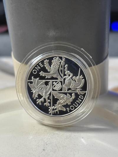 第190期拍卖 - 英国2016年1英镑系列最后一枚精制纪念银币，9.5克，发行7500枚，有氧化