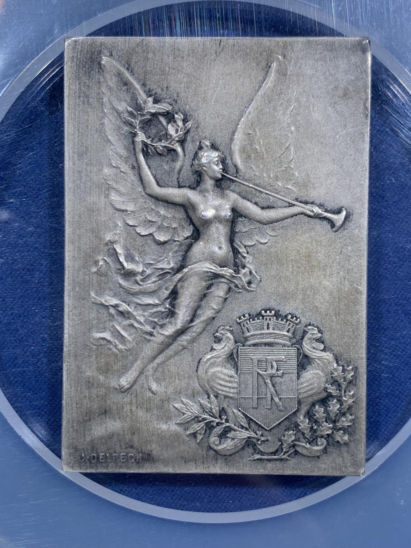 《竞宝斋》第463-465场 周日，周一，周二，3场连拍 （全场包邮）欢迎送拍 NGC MS62 法国胜利女神银章 自由与胜利的号角 雕刻翼状胜利女神形象，手持月桂花环与号角，寓意荣耀与胜利。方型银章，NGC加大盒封装。