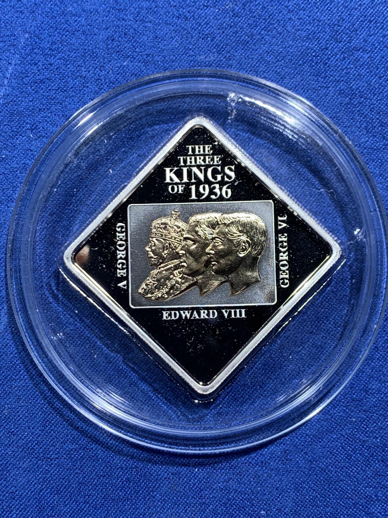 《竞宝斋》第463-465场 周日，周一，周二，3场连拍 （全场包邮）欢迎送拍 纽埃2011年5元 部分镀24K金精制菱形银币 1936年英国的三王-乔治五世/爱德华八世/乔治六世 50克999银 发行量：2千5百 盒证全