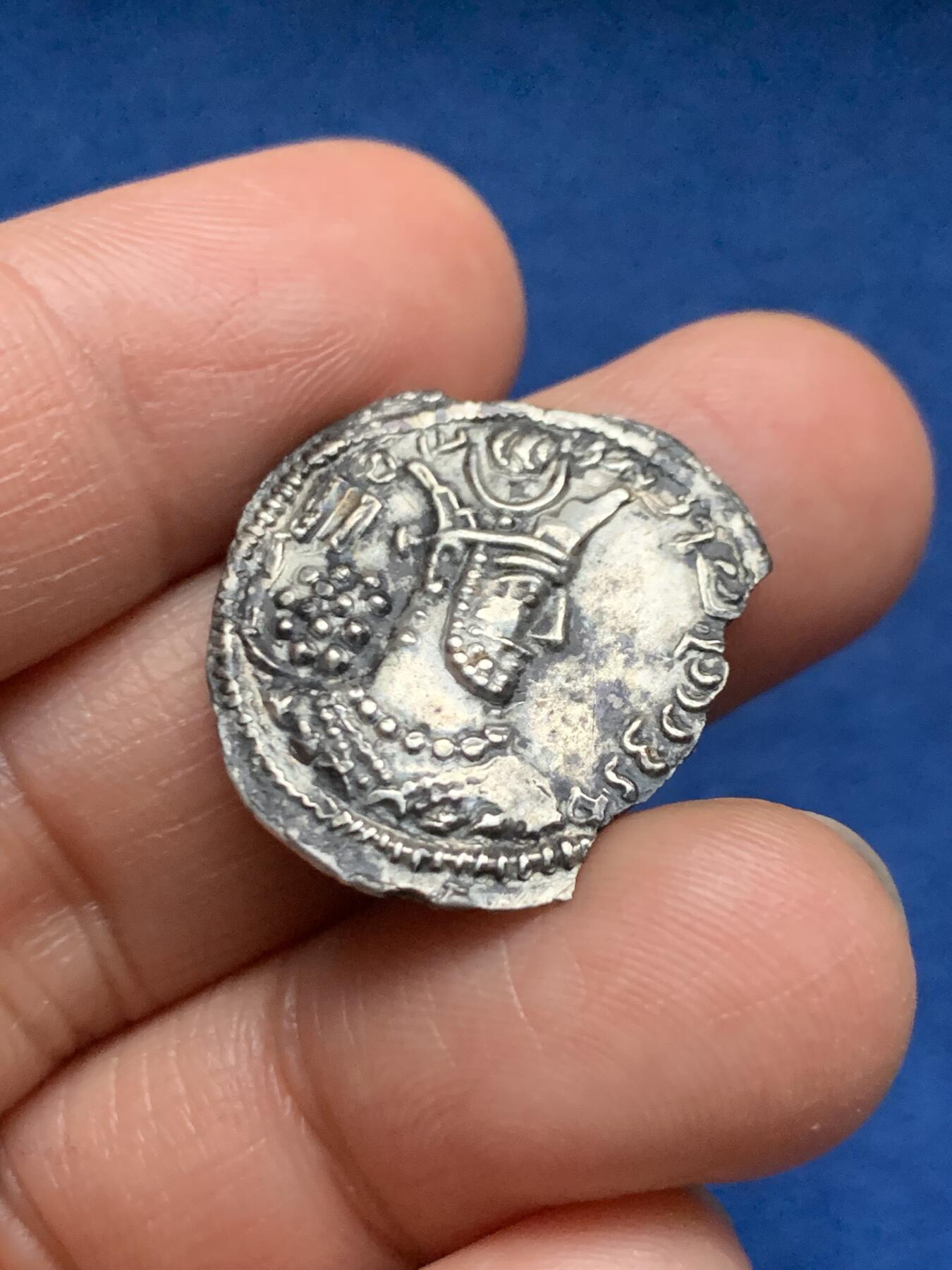 《竞宝斋》第463-465场 周日，周一，周二，3场连拍 （全场包邮）欢迎送拍 波斯萨珊银币 瓦赫兰五世 正面国王像 背面两个祭司 深打 少见品种 不要错过！2.85克