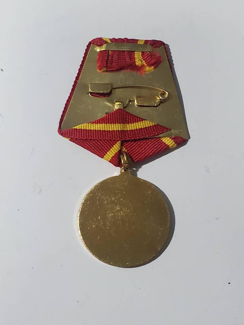 韵星假日军品类拍卖第三十九期暨默多克中校夫妇专场 -- Rimey Holidays Militaria Auction 39 & The Modoks Collection  越南社会主义共和国决胜军旗奖章 最高级奖章