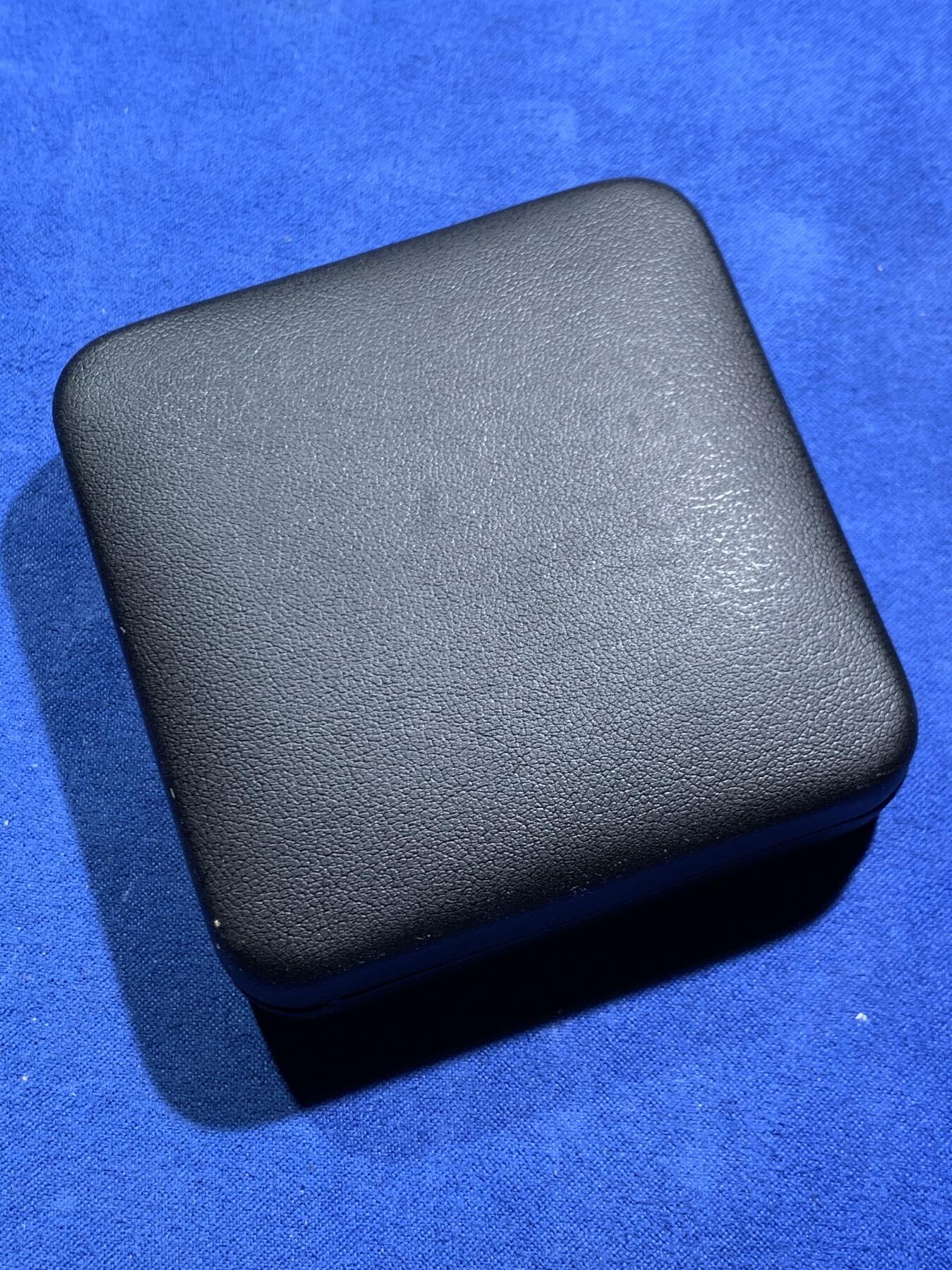 《竞宝斋》第463-465场 周日，周一，周二，3场连拍 （全场包邮）欢迎送拍 美国2016年1美元普制彩色镀白金银币 月球行走-自由女神（带0.2克陨石） 1盎司999银 发行量：1千 盒证全