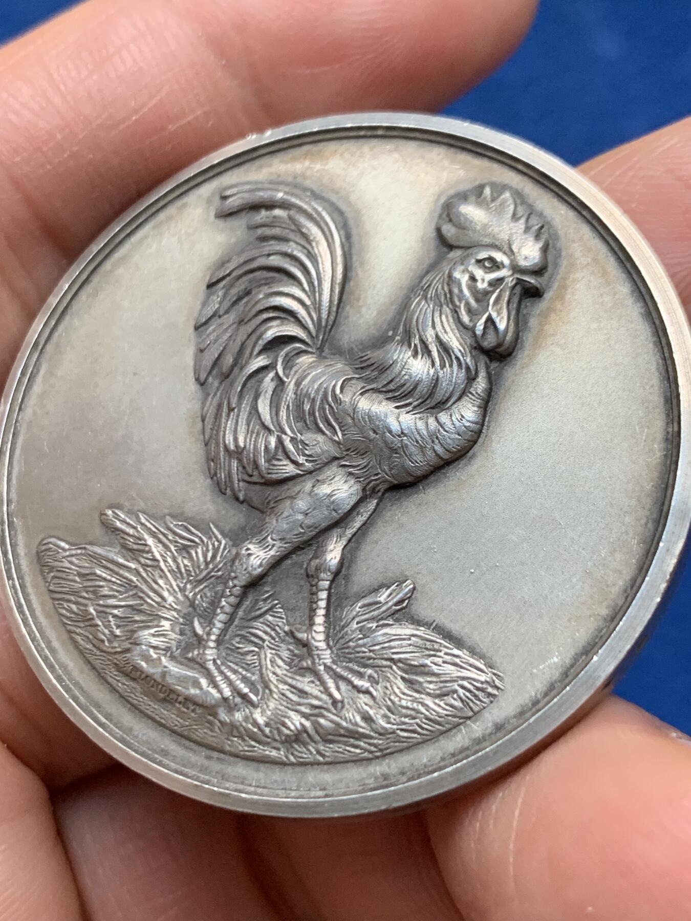 《竞宝斋》第463-465场 周日，周一，周二，3场连拍 （全场包邮）欢迎送拍 法国林德尔农业协会纪念银章 高卢雄鸡 950银 40.1克 42mm