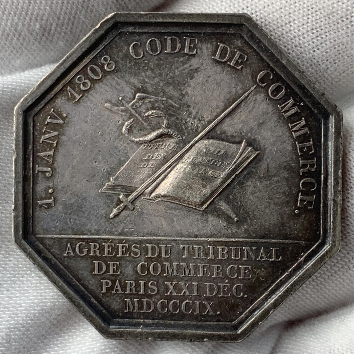 掌中浮雕-藏着的欧洲第052场 法国查理十世头像巴黎商业法庭八角银章，35.5mm，20.35g，光边无边铭