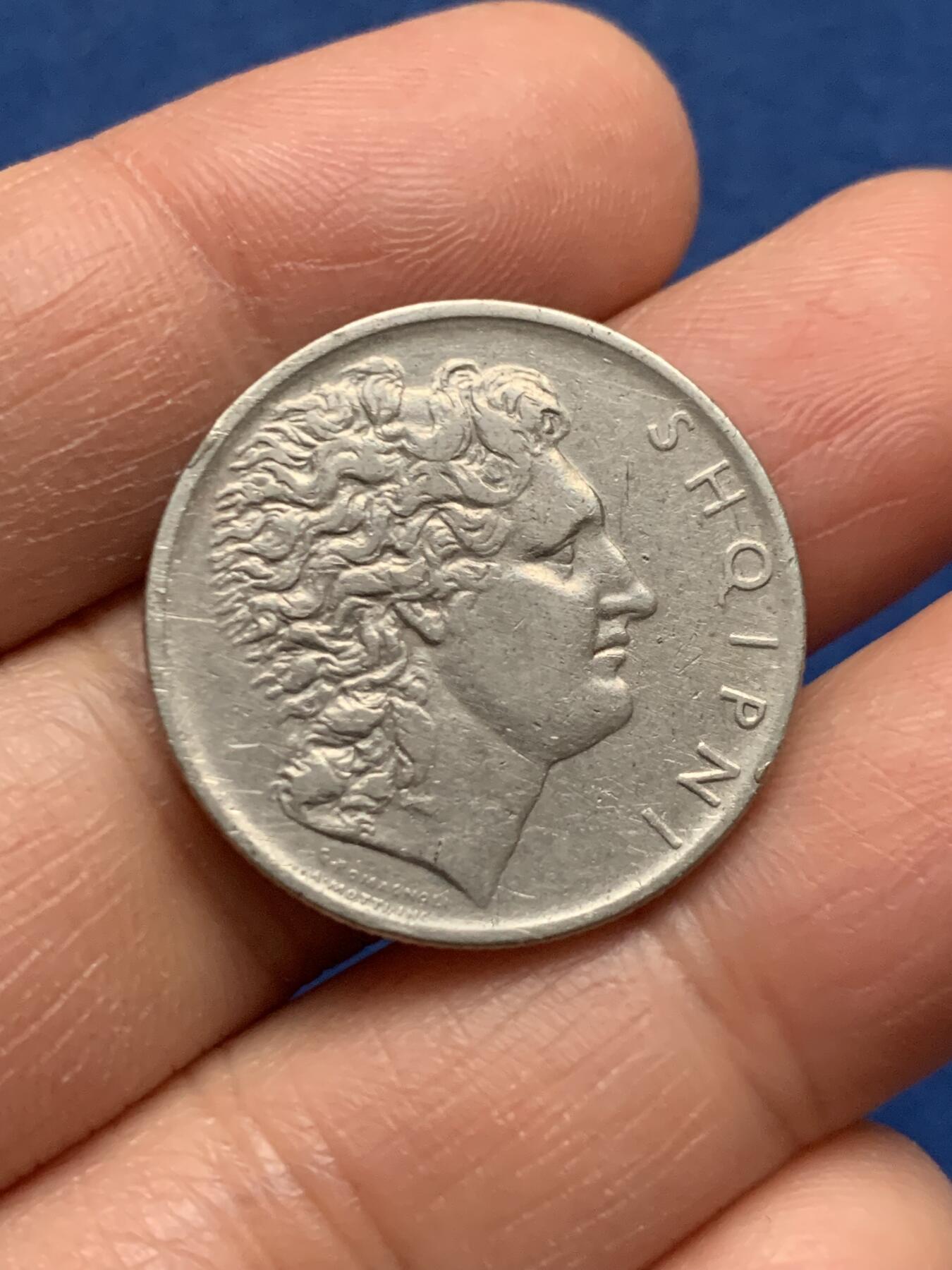 《竞宝斋》第463-465场 周日，周一，周二，3场连拍 （全场包邮）欢迎送拍 两枚一组 阿尔巴尼亚1/2列克+1列克，铸造量小且充分流通，经典图案，大力神搏狮和亚历山大大帝策马扬鞭