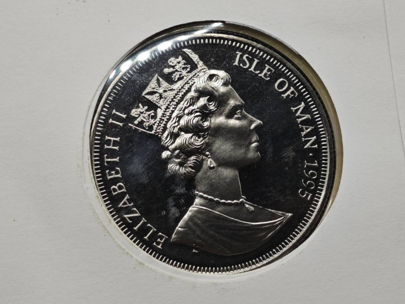 【淘币小摊】限时拍第八百六十二拍  克朗币邮币封场  满百包邮可预留两周  周一统一发货  马恩岛1995年女王母亲克朗纪念币邮币封