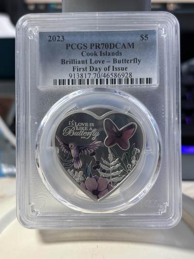 第190期拍卖 - 库克2023年情人节镶嵌蝴蝶心形彩银币PCGS-PR70，999银，20克，发行2023枚，评级盒上有丝痕