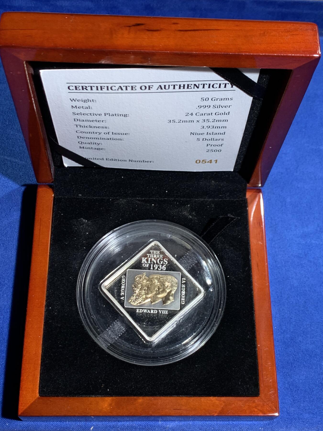 《竞宝斋》第463-465场 周日，周一，周二，3场连拍 （全场包邮）欢迎送拍 纽埃2011年5元 部分镀24K金精制菱形银币 1936年英国的三王-乔治五世/爱德华八世/乔治六世 50克999银 发行量：2千5百 盒证全