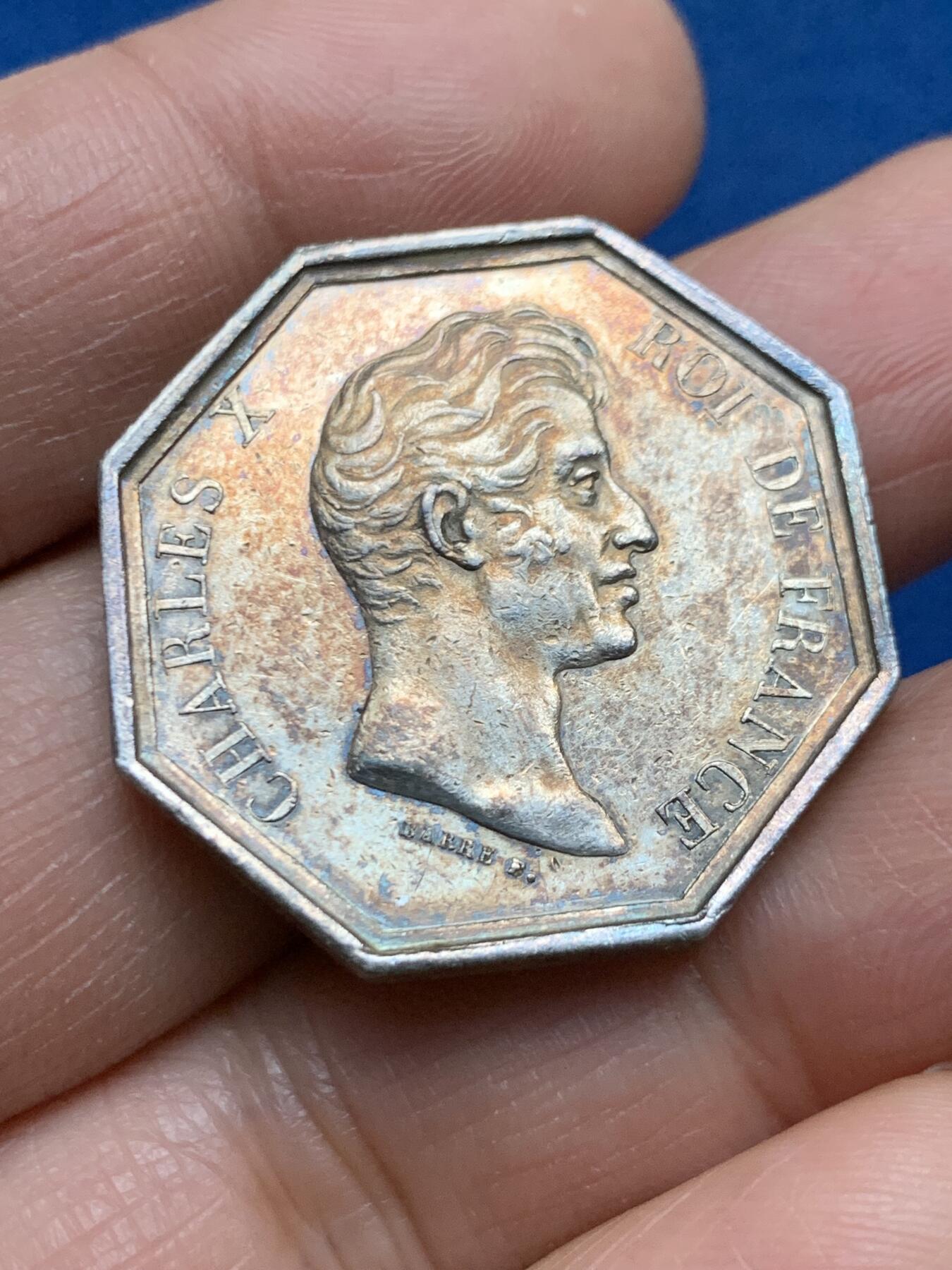 《竞宝斋》第463-465场 周日，周一，周二，3场连拍 （全场包邮）欢迎送拍 法国里昂火灾保险公司银质八角代币 避火兽蝾螈 11.6克 30.2mm 早期无边铭版本 热门品种 值得收藏