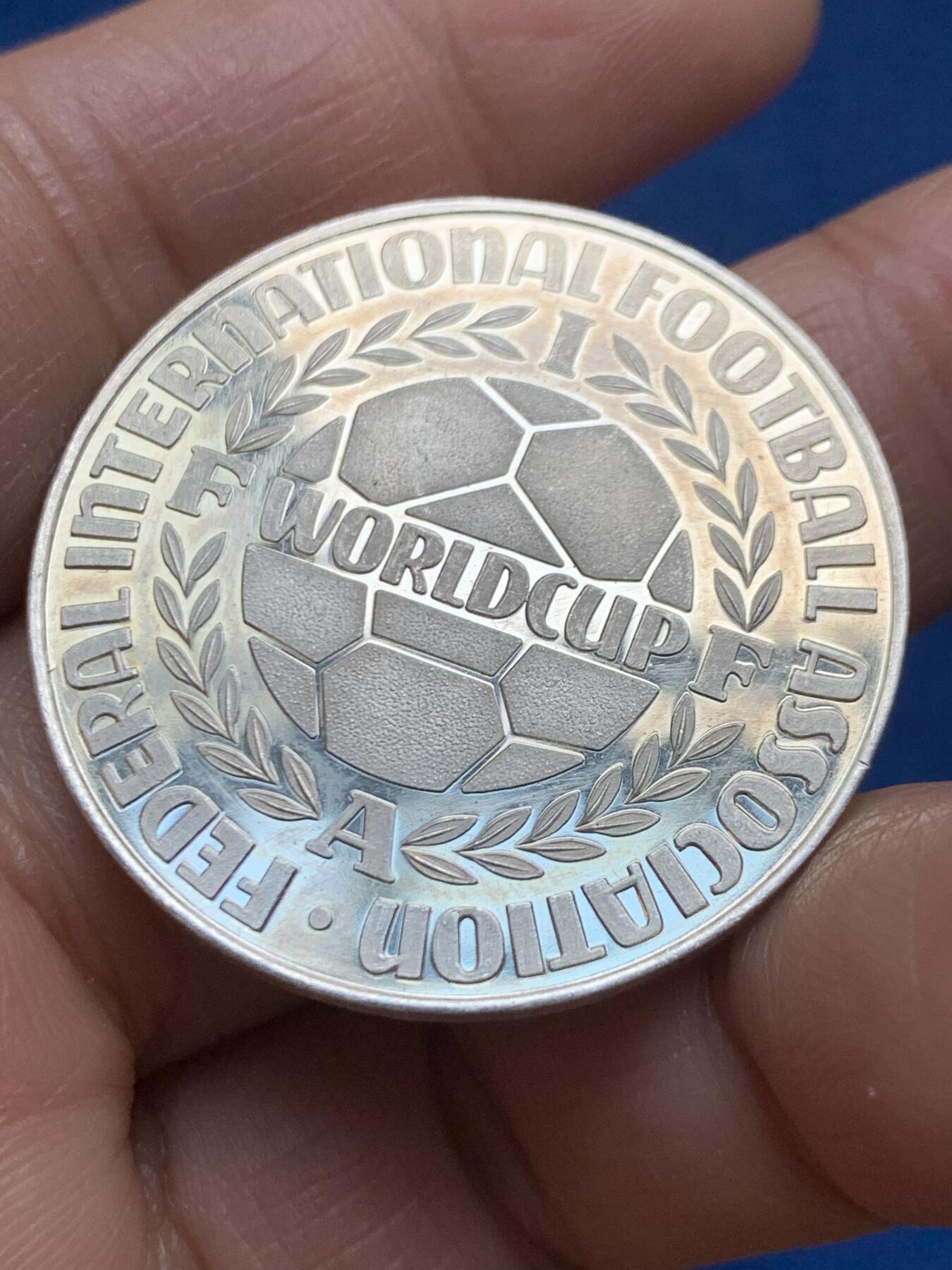 《竞宝斋》第463-465场 周日，周一，周二，3场连拍 （全场包邮）欢迎送拍 德国FIFA世界杯雷米特杯银章 重14.87g 纯银 有银标