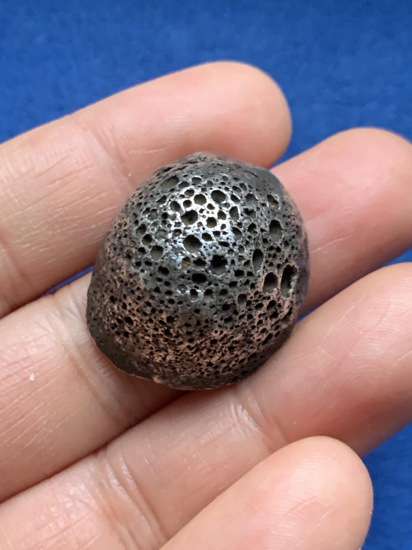 《竞宝斋》第463-465场 周日，周一，周二，3场连拍 （全场包邮）欢迎送拍 鸡窝银锭 重46.7克 原汁原味 承载着岁月的痕迹 压手适合把玩！