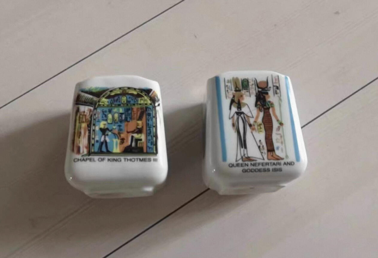 埃及产烟灰缸 收藏摆件纪念品 草纸画工艺品一套出（可交换朝鲜苏联章）