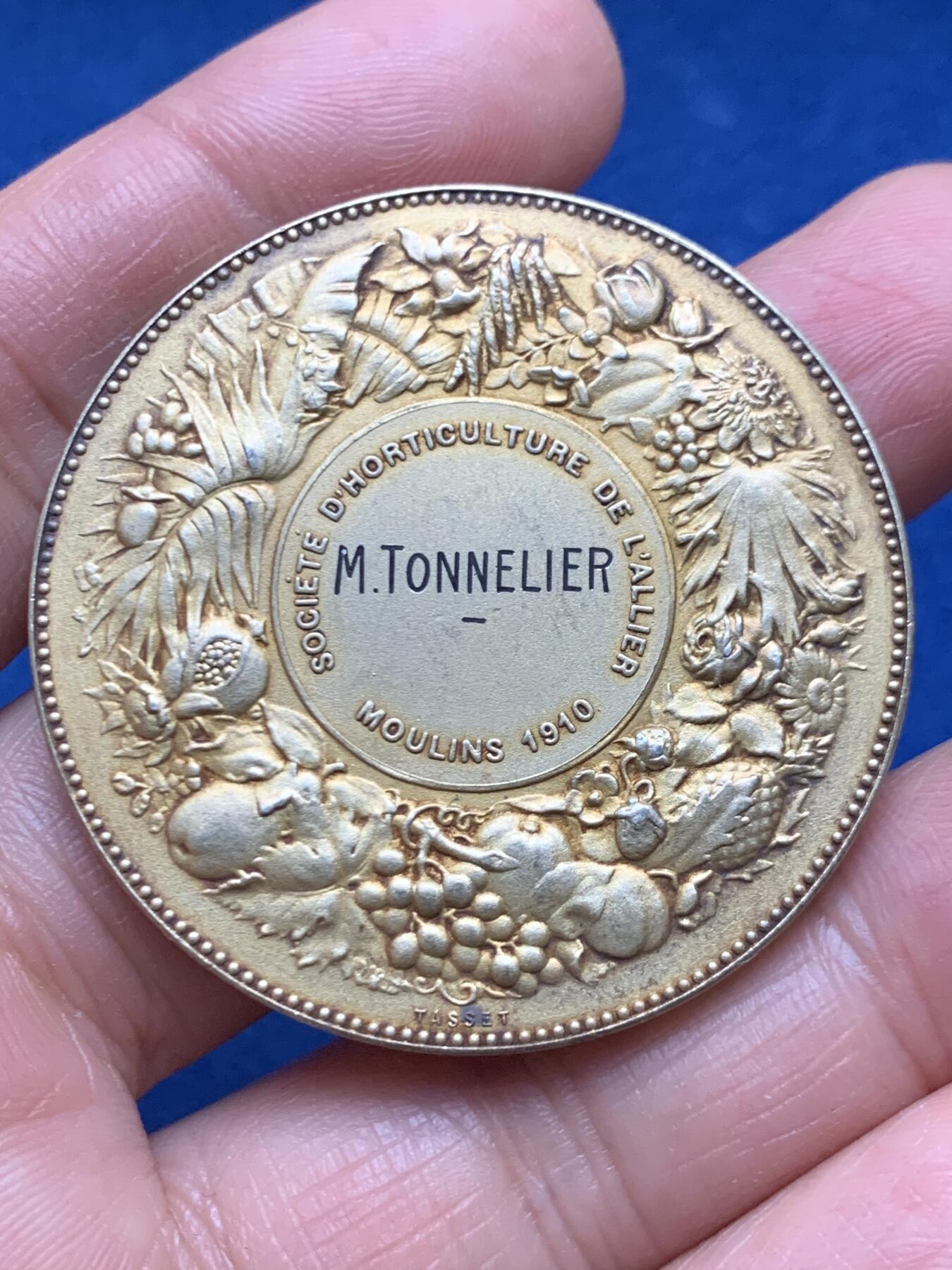 《竞宝斋》第463-465场 周日，周一，周二，3场连拍 （全场包邮）欢迎送拍 法国三天使镀金大银章 丰饶角1银标 47.45克 44.8mm