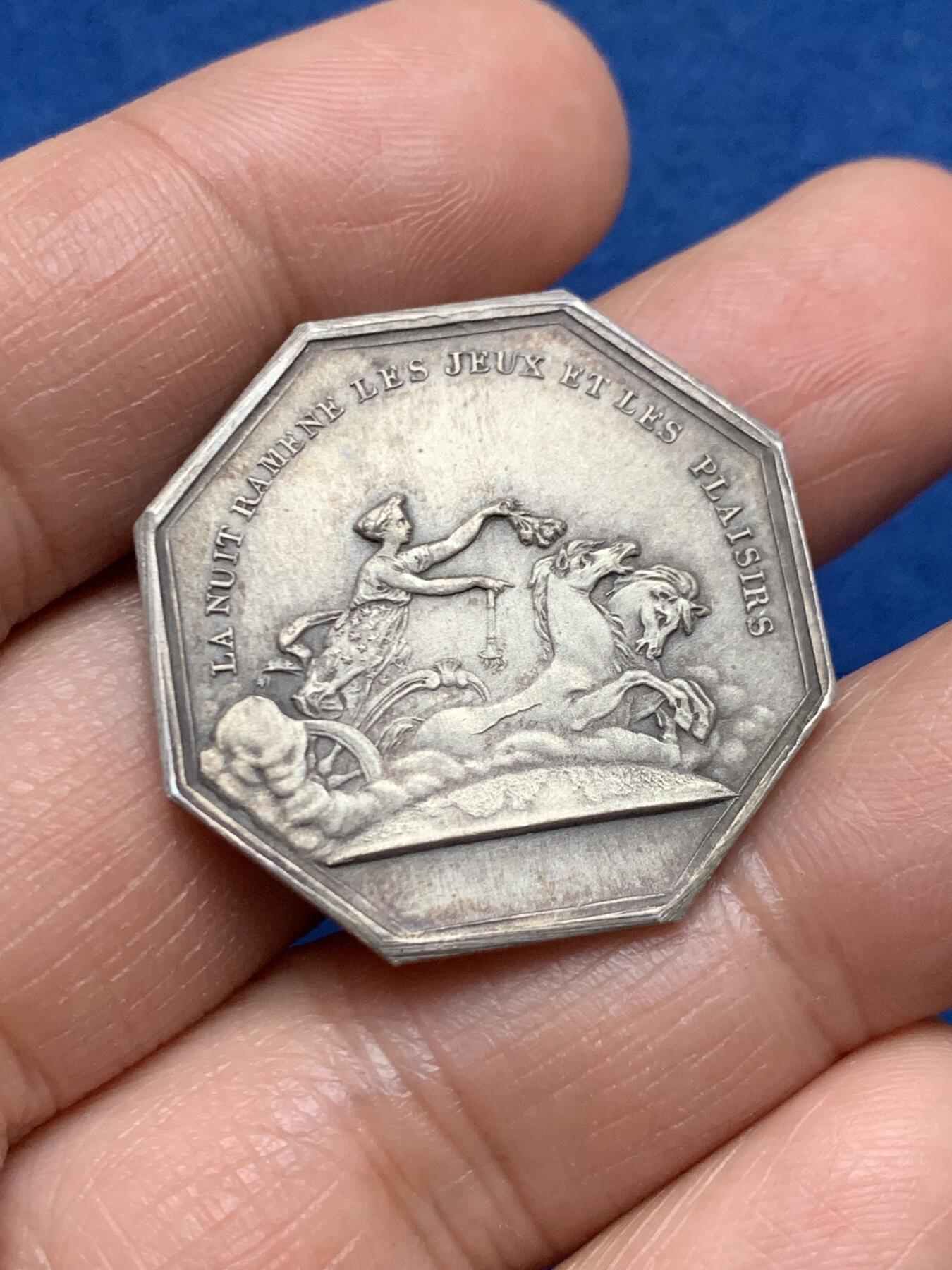 《竞宝斋》第463-465场 周日，周一，周二，3场连拍 （全场包邮）欢迎送拍 法国双面神“幸与不幸”八角银代币 云上天使双马车 原味老包浆 13.05克 30.1mm 丰饶角银标