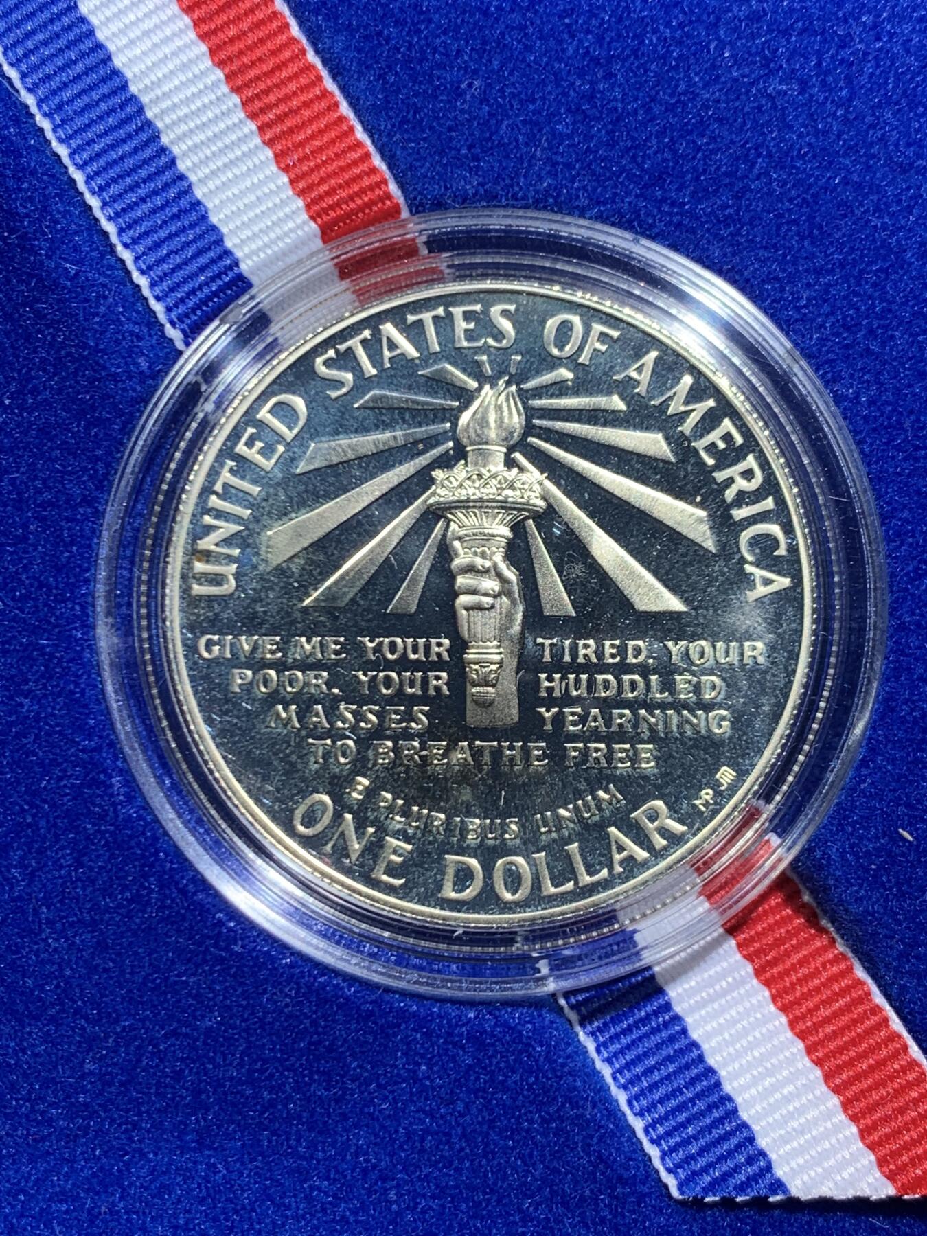 《竞宝斋》第463-465场 周日，周一，周二，3场连拍 （全场包邮）欢迎送拍 1986年美国1美元精制银币 自由女神像 26.73克900银 盒证全