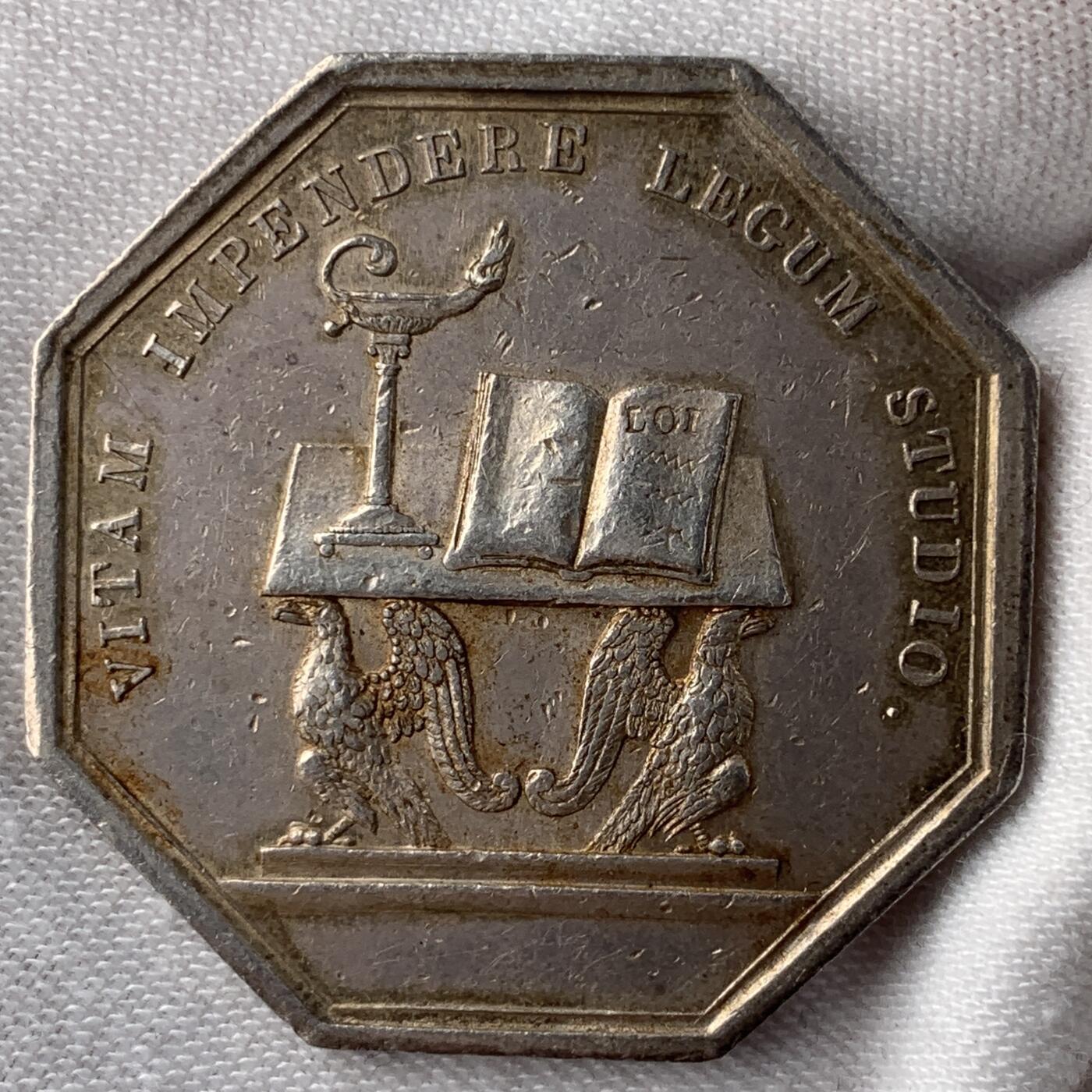 掌中浮雕-藏着的欧洲第052场 法国巴黎上诉法院诉讼代理人八角银章，33.6mm，15g，光边无边铭