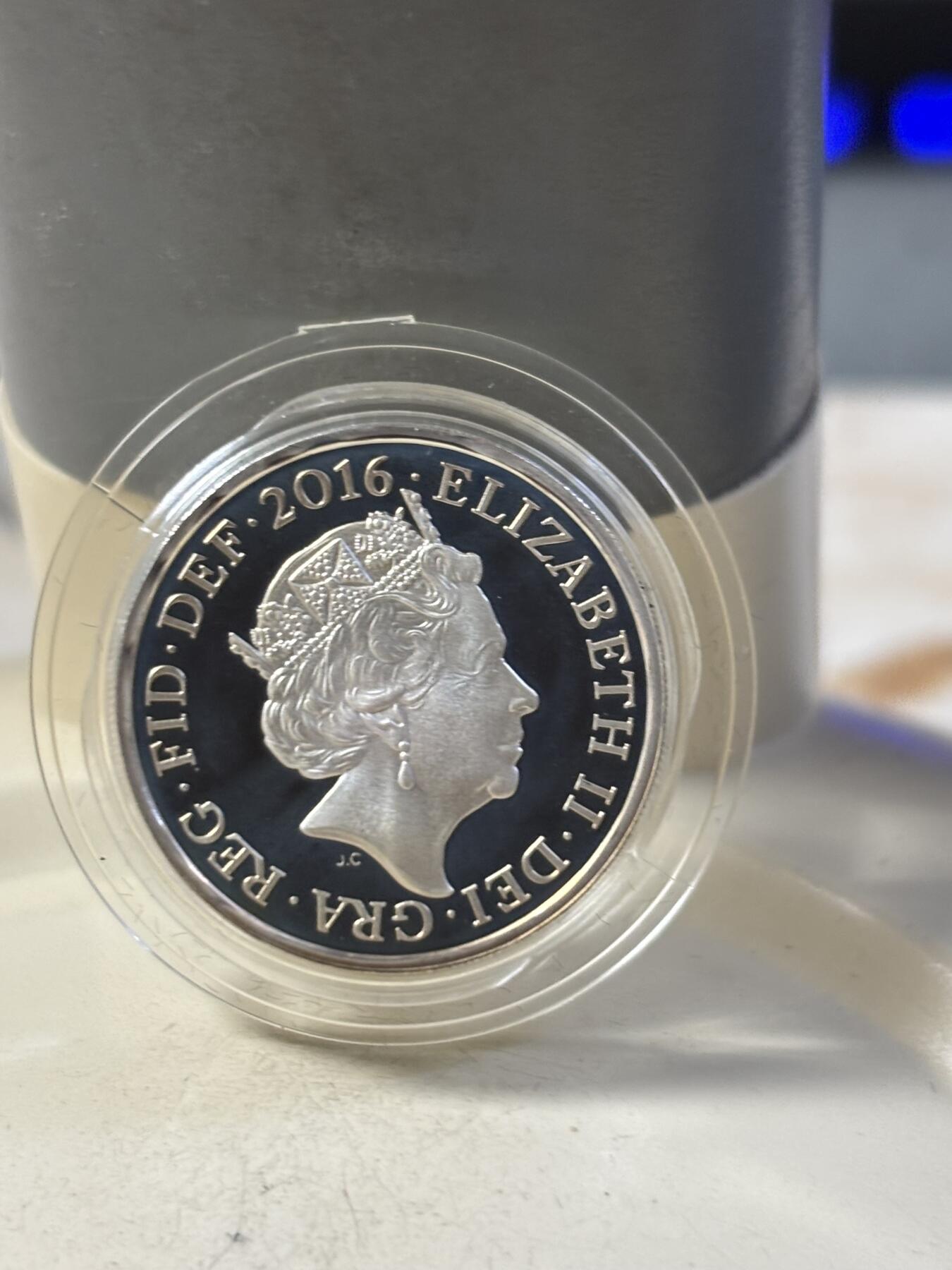 第190期拍卖 英国2016年1英镑系列最后一枚精制纪念银币，9.5克，发行7500枚，有氧化