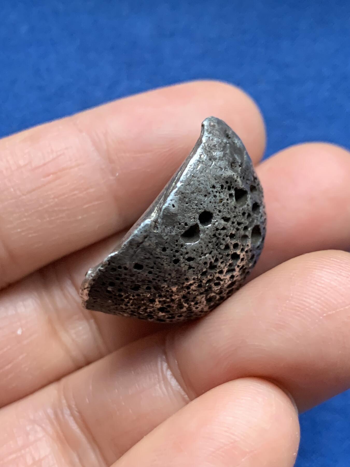 《竞宝斋》第463-465场 周日，周一，周二，3场连拍 （全场包邮）欢迎送拍 鸡窝银锭 重46.7克 原汁原味 承载着岁月的痕迹 压手适合把玩！