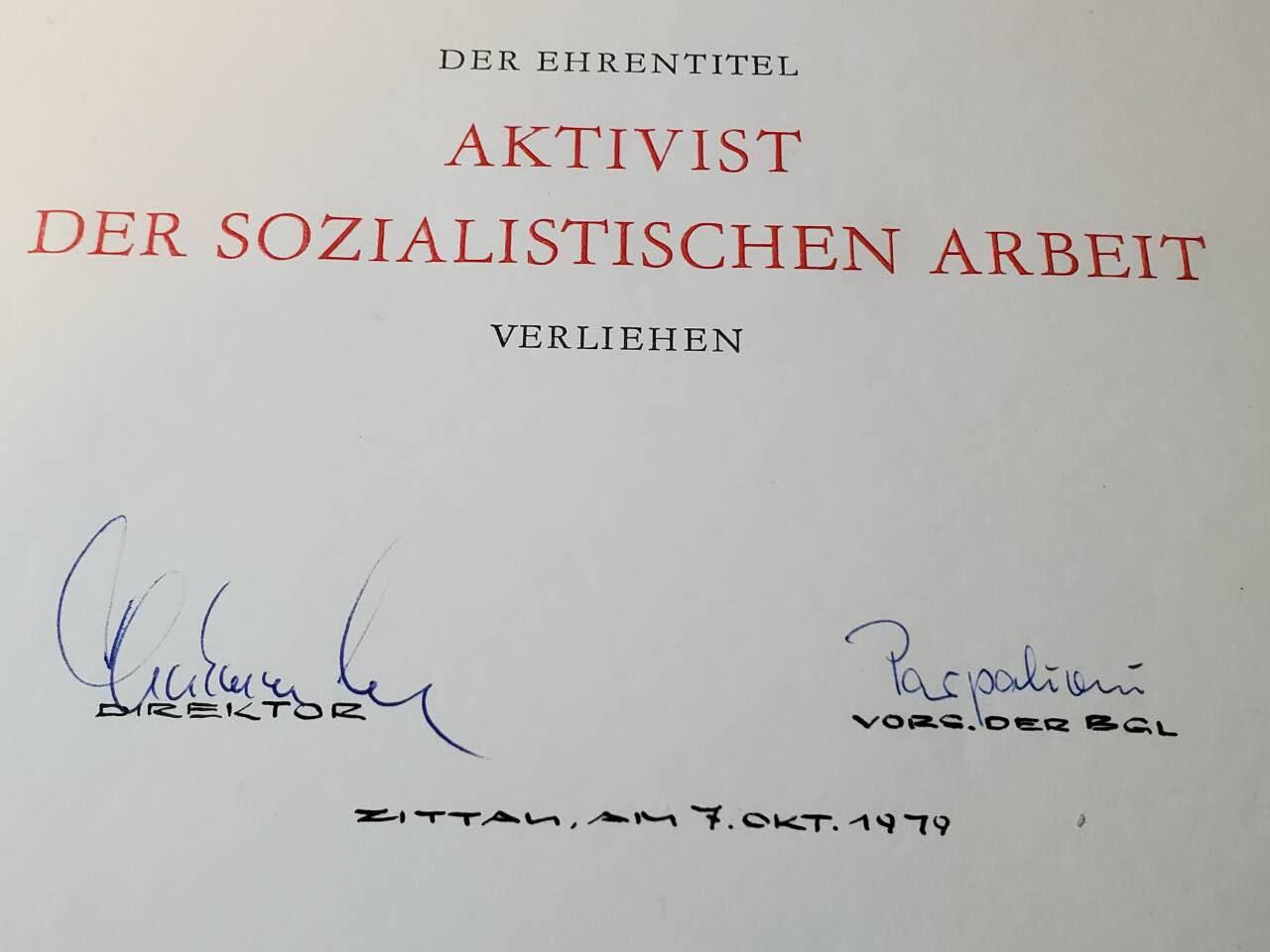 韵星假日军品类拍卖第三十九期暨默多克中校夫妇专场 -- Rimey Holidays Militaria Auction 39 & The Modoks Collection  民主德国社会主义建设功勋活动家带证书一套 证书少见半手写版