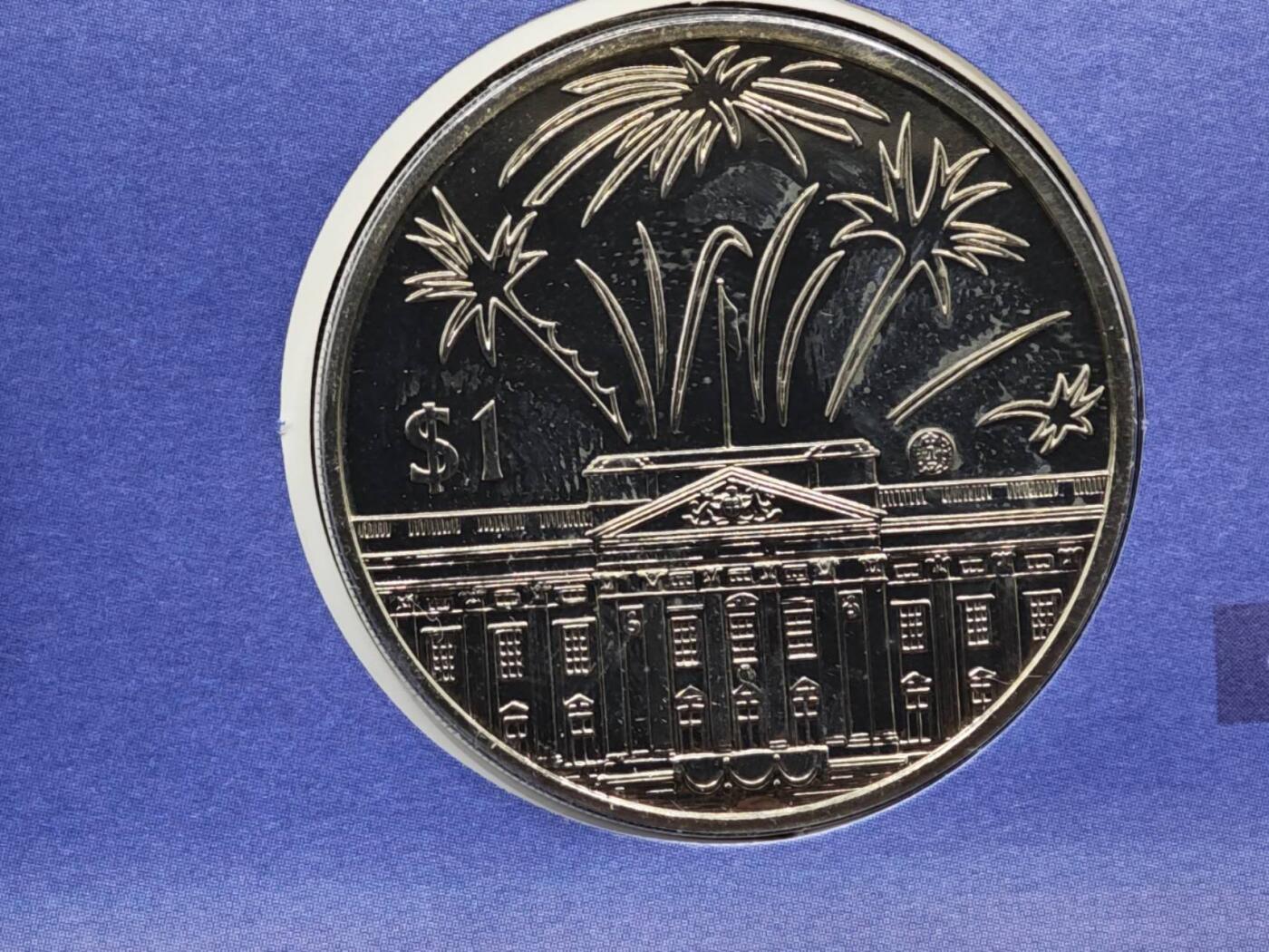 【淘币小摊】限时拍第八百六十二拍  克朗币邮币封场  满百包邮可预留两周  周一统一发货  东加勒比2002年女王登基金禧1元纪念币邮币封