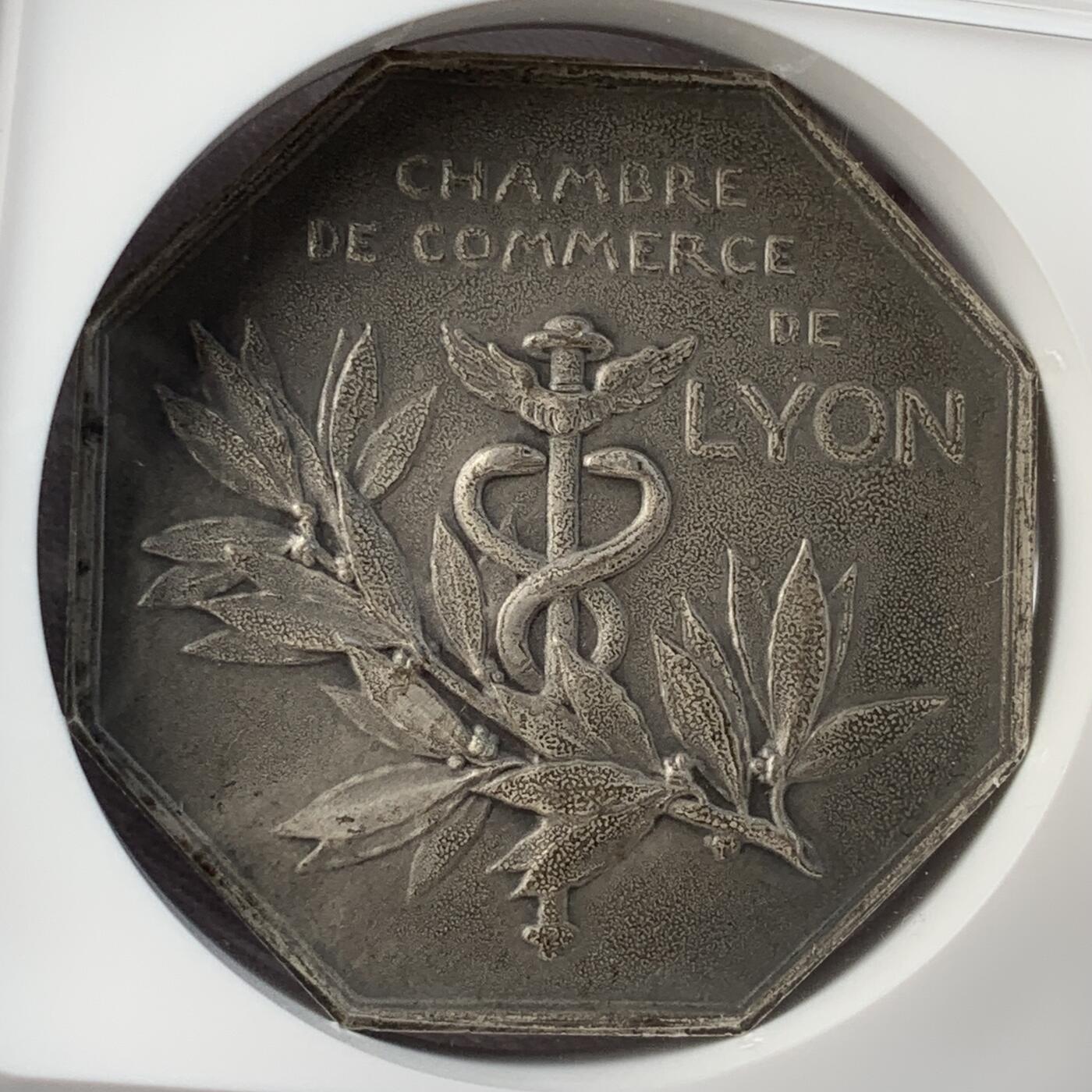 掌中浮雕-藏着的欧洲第052场 NGC MS64 : 法国里昂商会八角银章，对边42mm