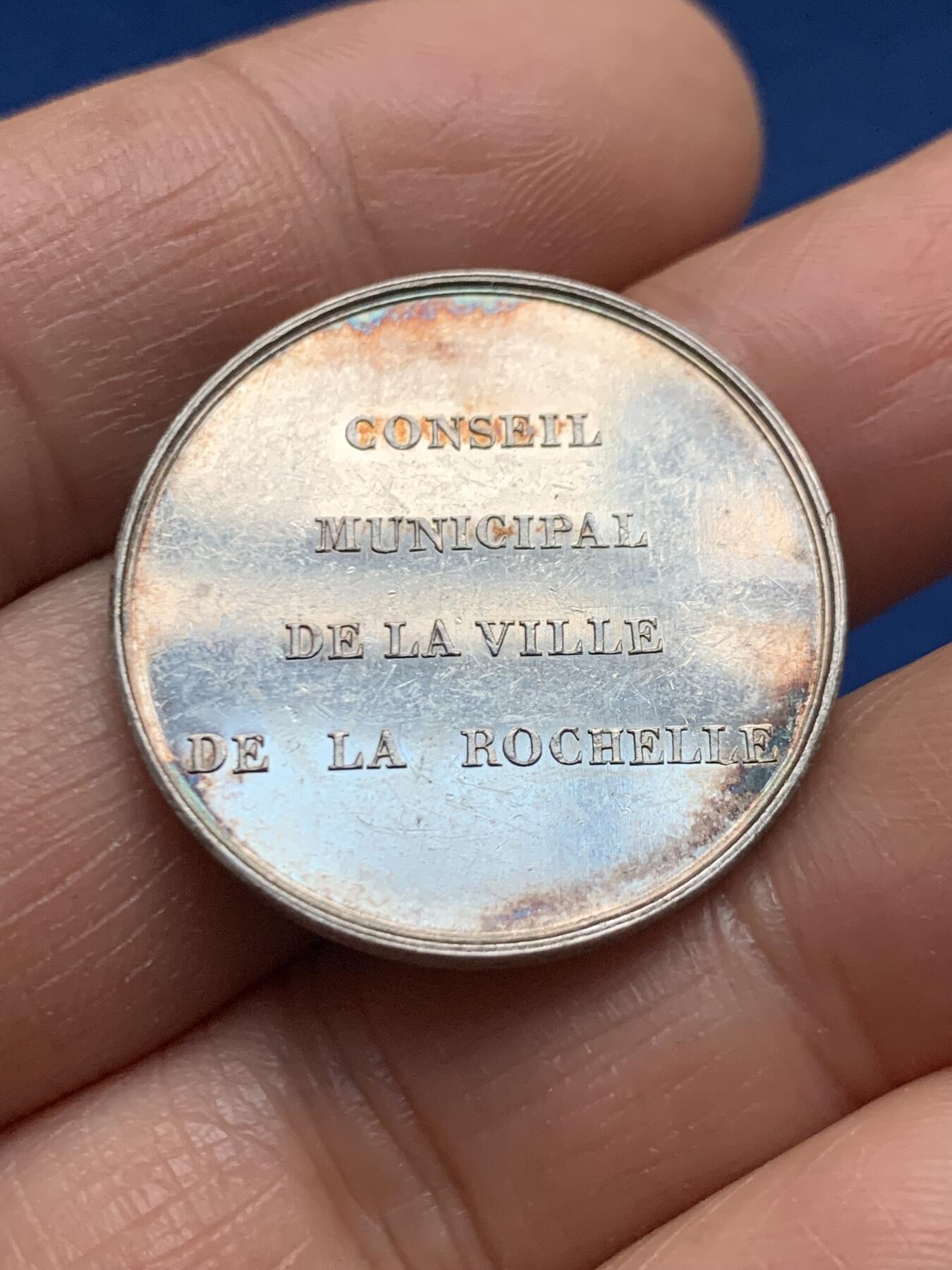 《竞宝斋》第463-465场 周日，周一，周二，3场连拍 （全场包邮）欢迎送拍 法国1836年罗谢尔市政厅纪念银章，手指AR边铭，950银，28.2mm，9克