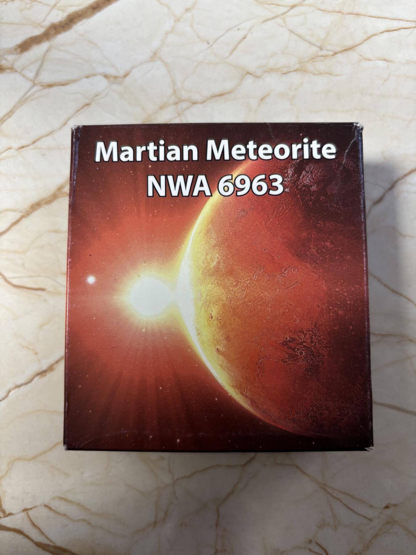 第190期拍卖 纽埃2016年镶嵌NWA6963火星陨石1盎司彩色纪念银币，999银，发行500枚