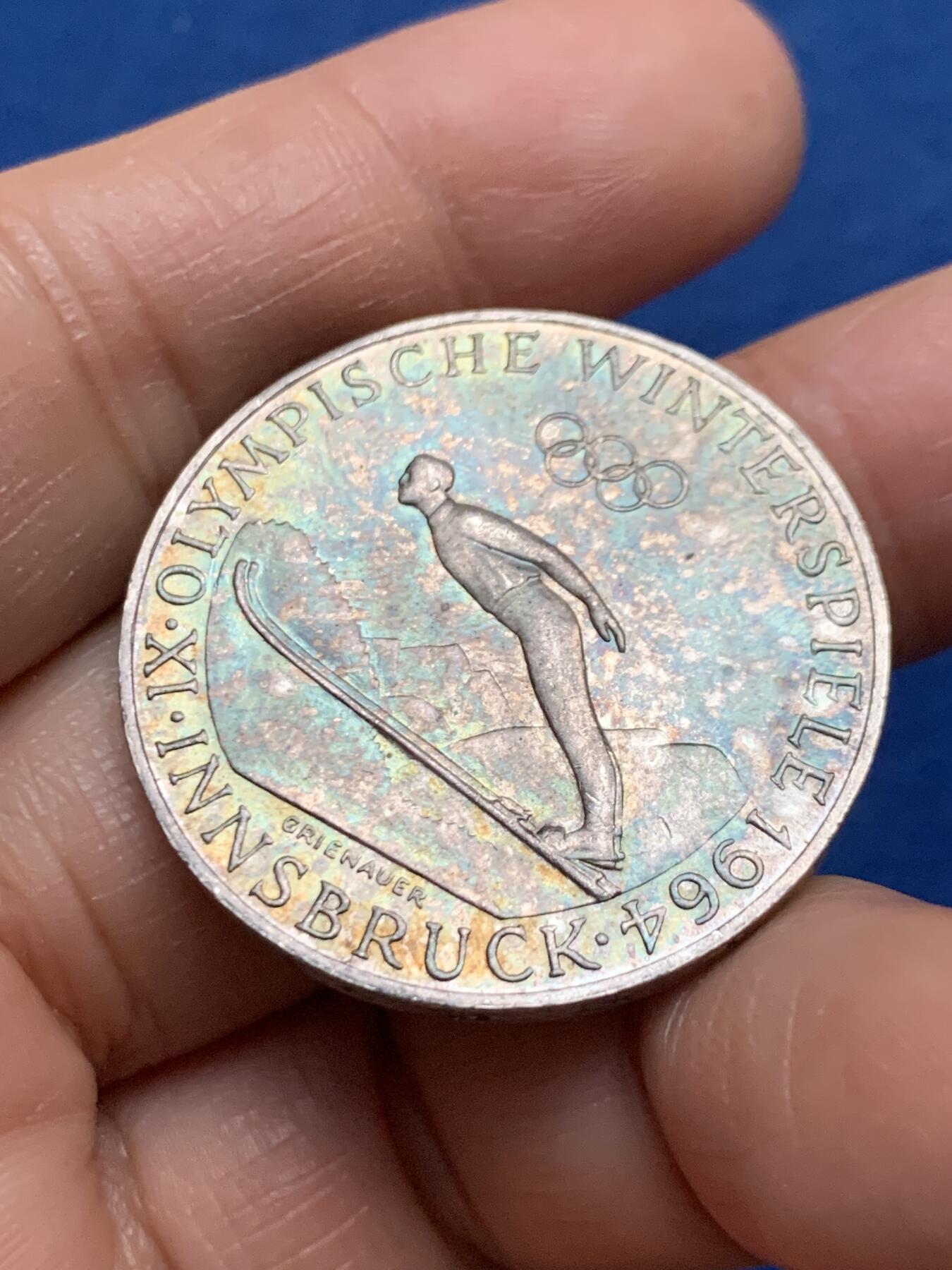 《竞宝斋》第463-465场 周日，周一，周二，3场连拍 （全场包邮）欢迎送拍 奥地利1964年因斯布鲁克冬奥会50先令纪念银币，原味原光五彩包浆，34mm，19.92g，900银