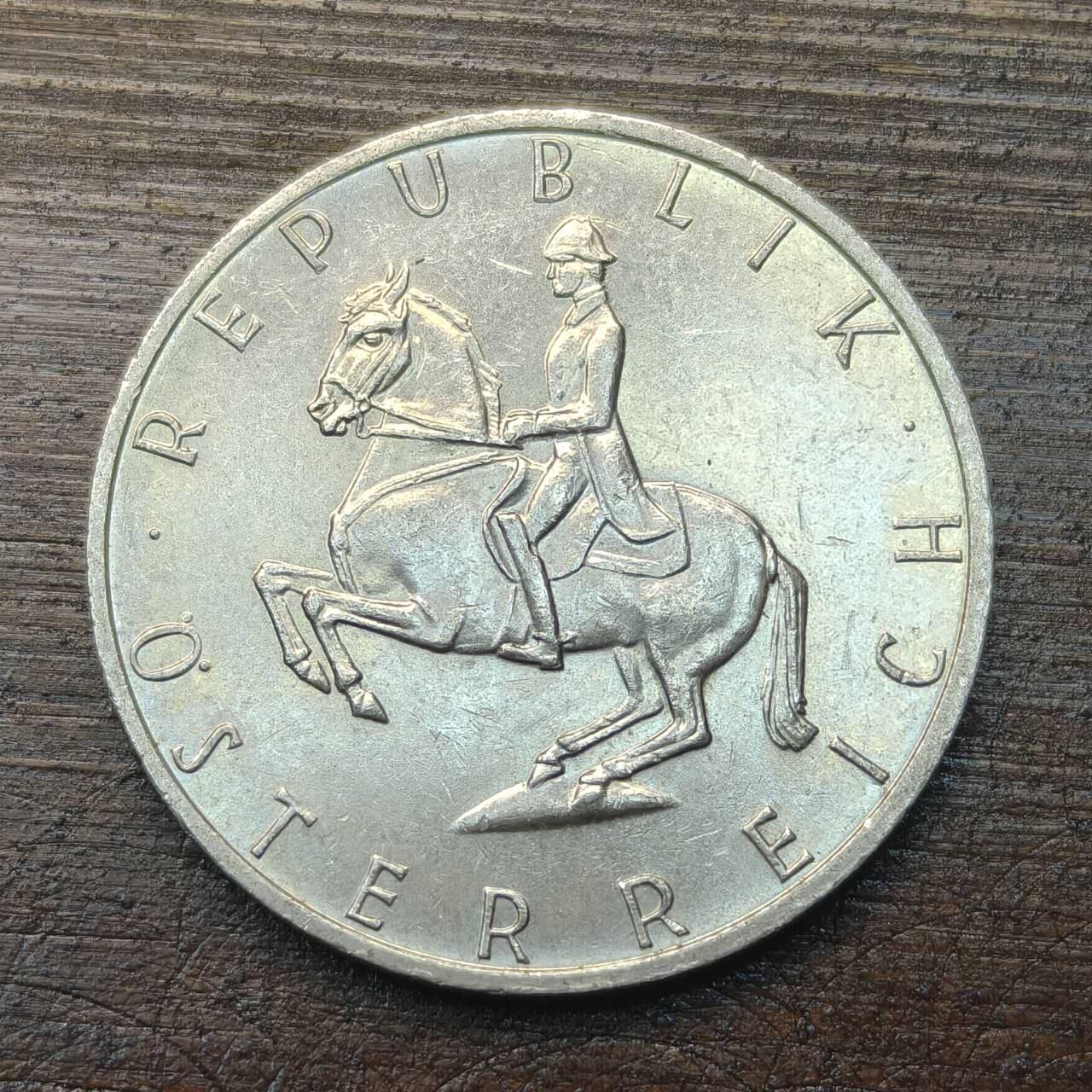 【铜匠收藏】★第143★散币专场 不寄存，30包邮。不满30元，支付5元运费。《接受代拍 代送NGC评级》 56【无寄存】奥地利 1993年 5先令 骑手骑着利皮扎纳马 铜镍币